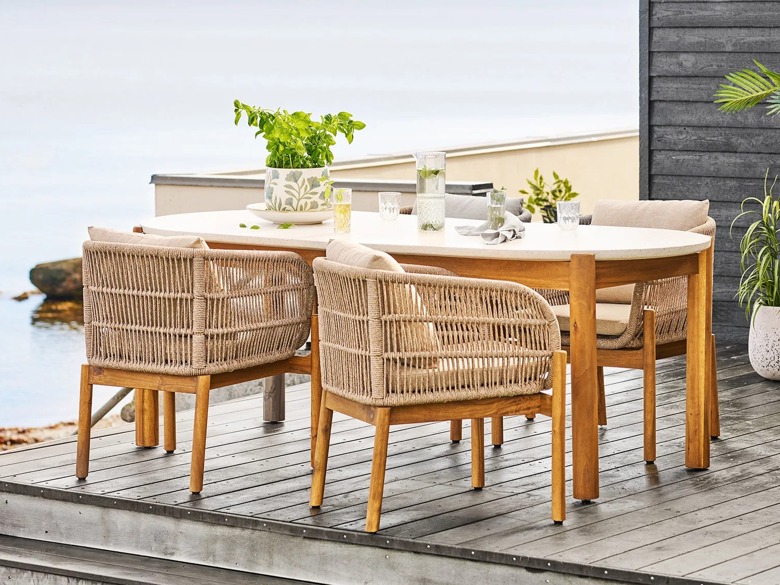 Kolekcija namještaja Tivevai