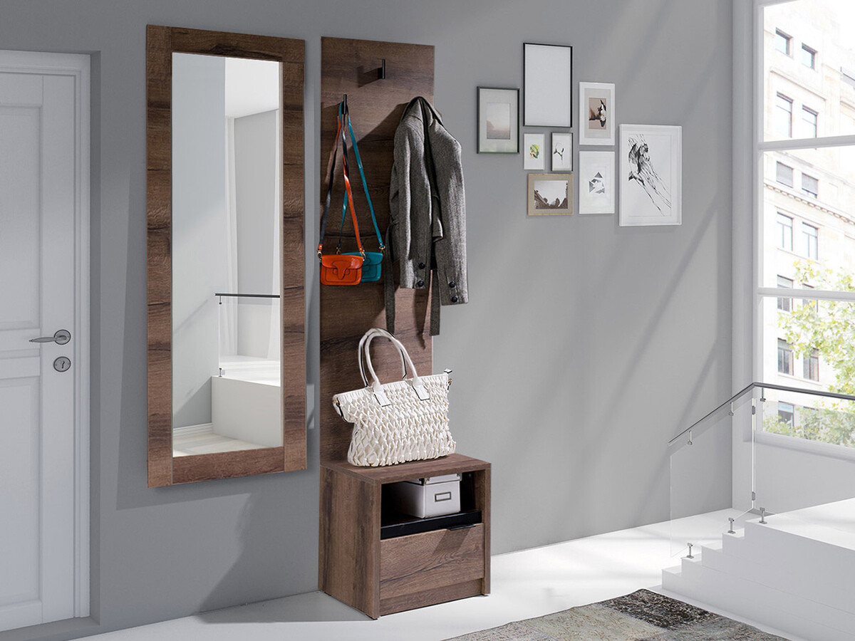 Ogledalo Fivelbo 104 (Hrast Monastery)