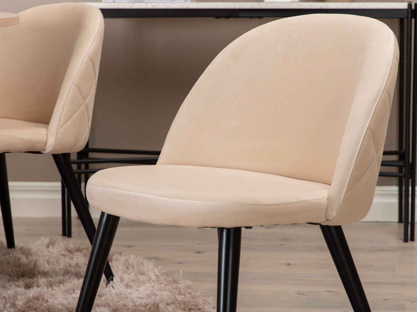 Blagovaonski set Dallas 3072 (Krem + Crna)