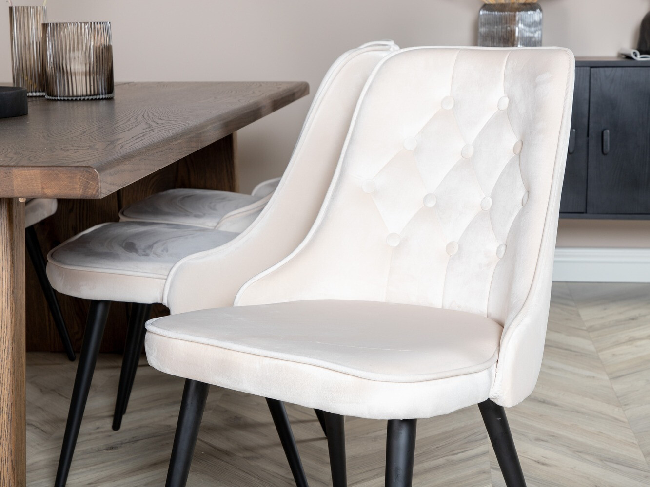 Blagovaonski set Dallas 1807 (Crna + Bež)