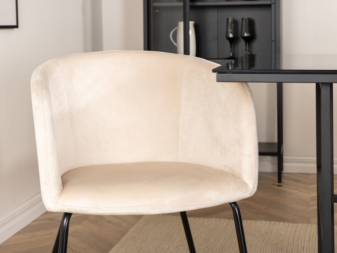 Blagovaonski set Dallas 2639 (Bež + Crna)