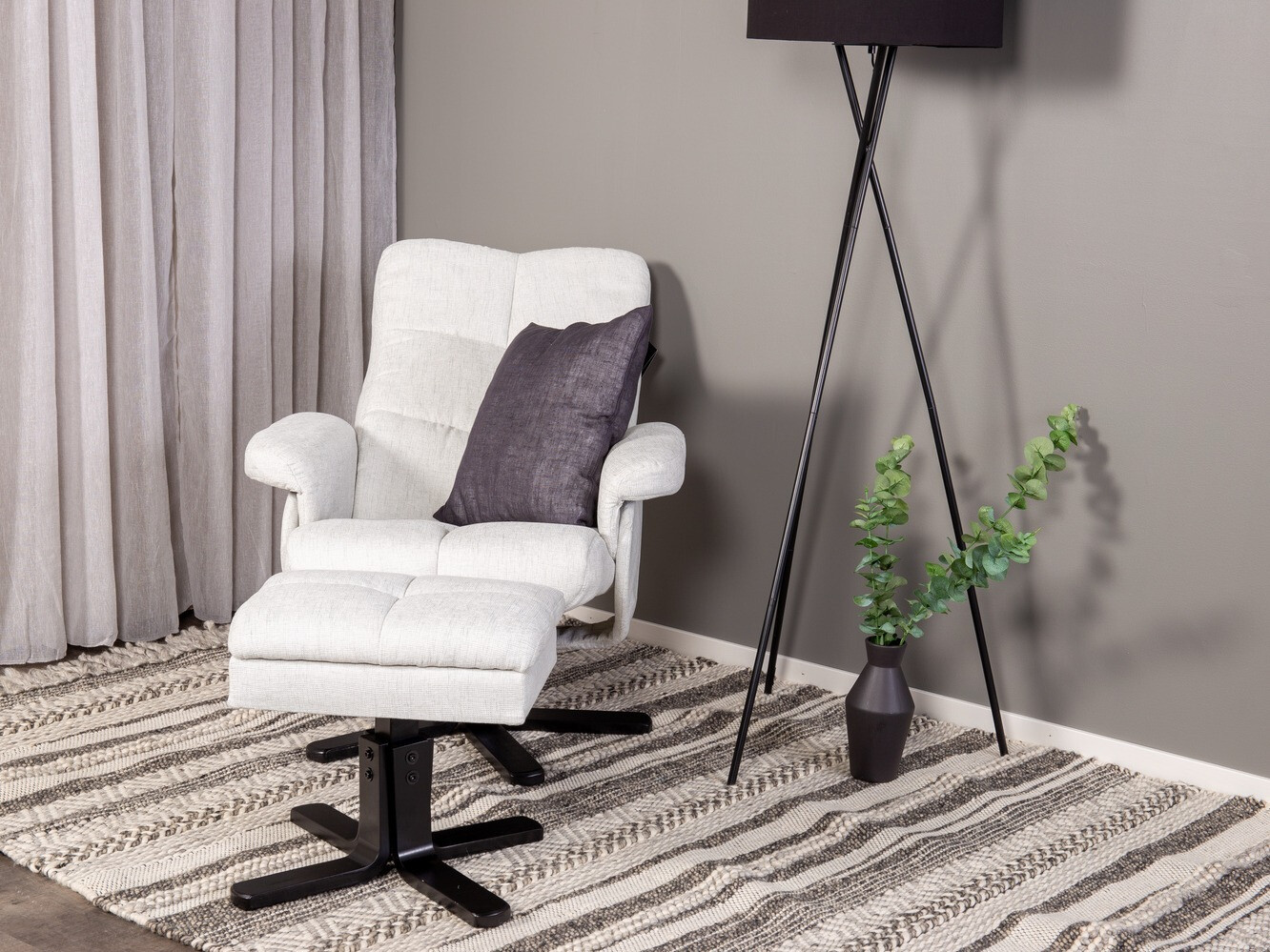 Fotelja Dallas 1568 (Svijetlo siva)