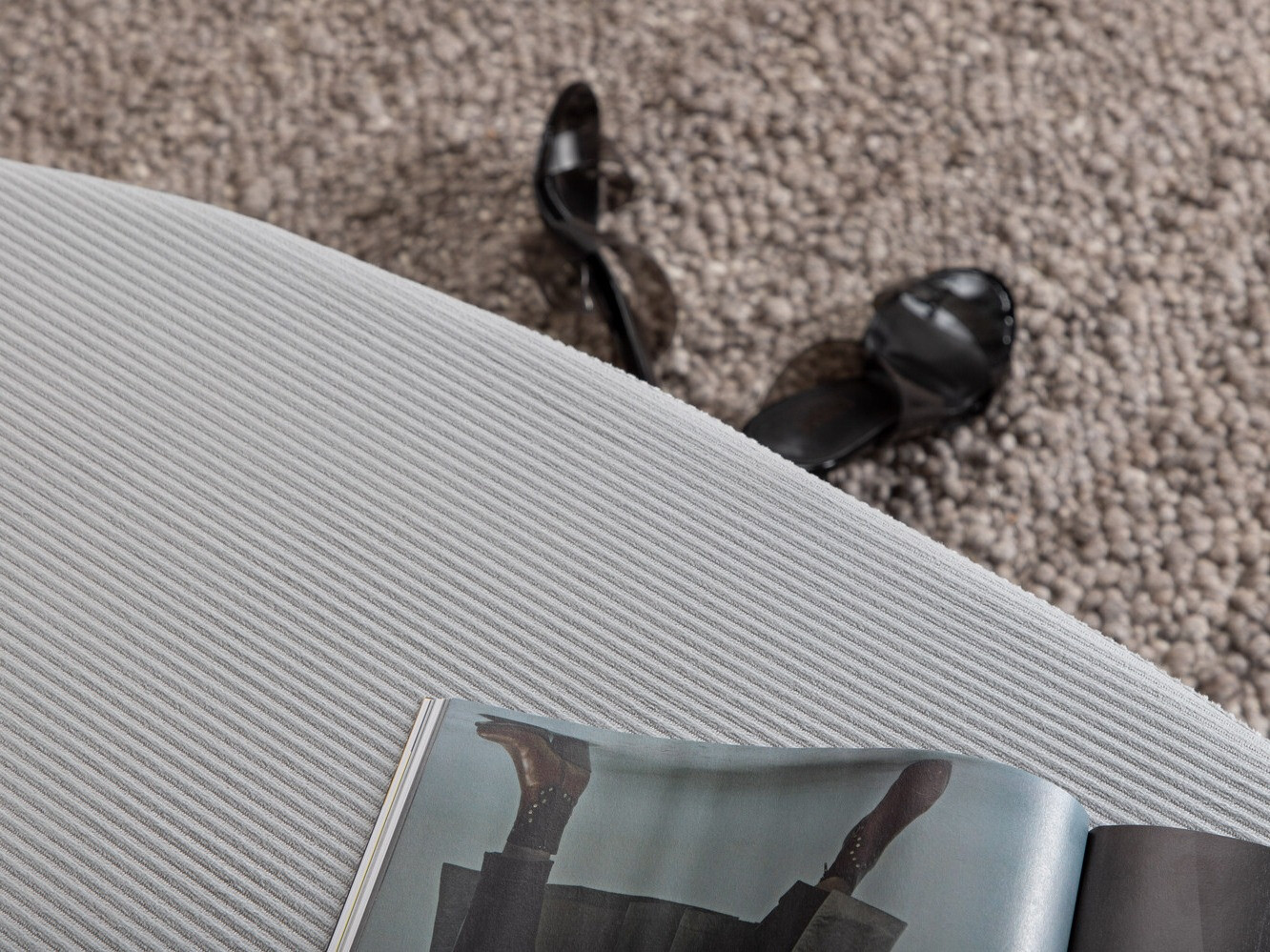 Tapecirana klupa Dallas 2920 (Siva + Crna)