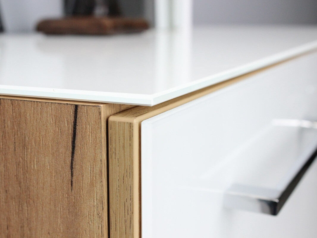 Polica Catcamu 104 (Sjajno bijela + Navarra hrast)