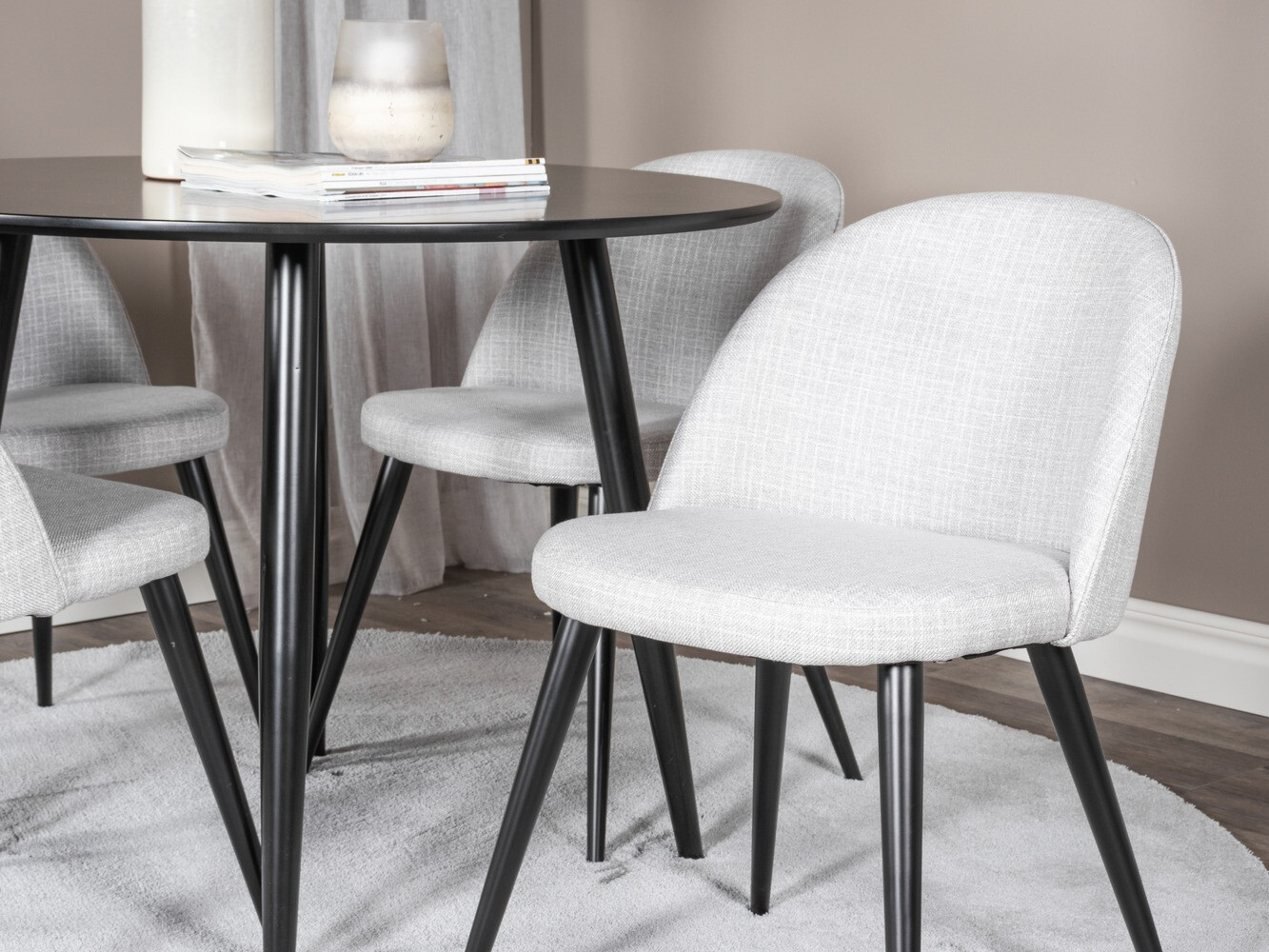 Blagovaonski set Dallas 343 (Svijetlo siva + Crna)