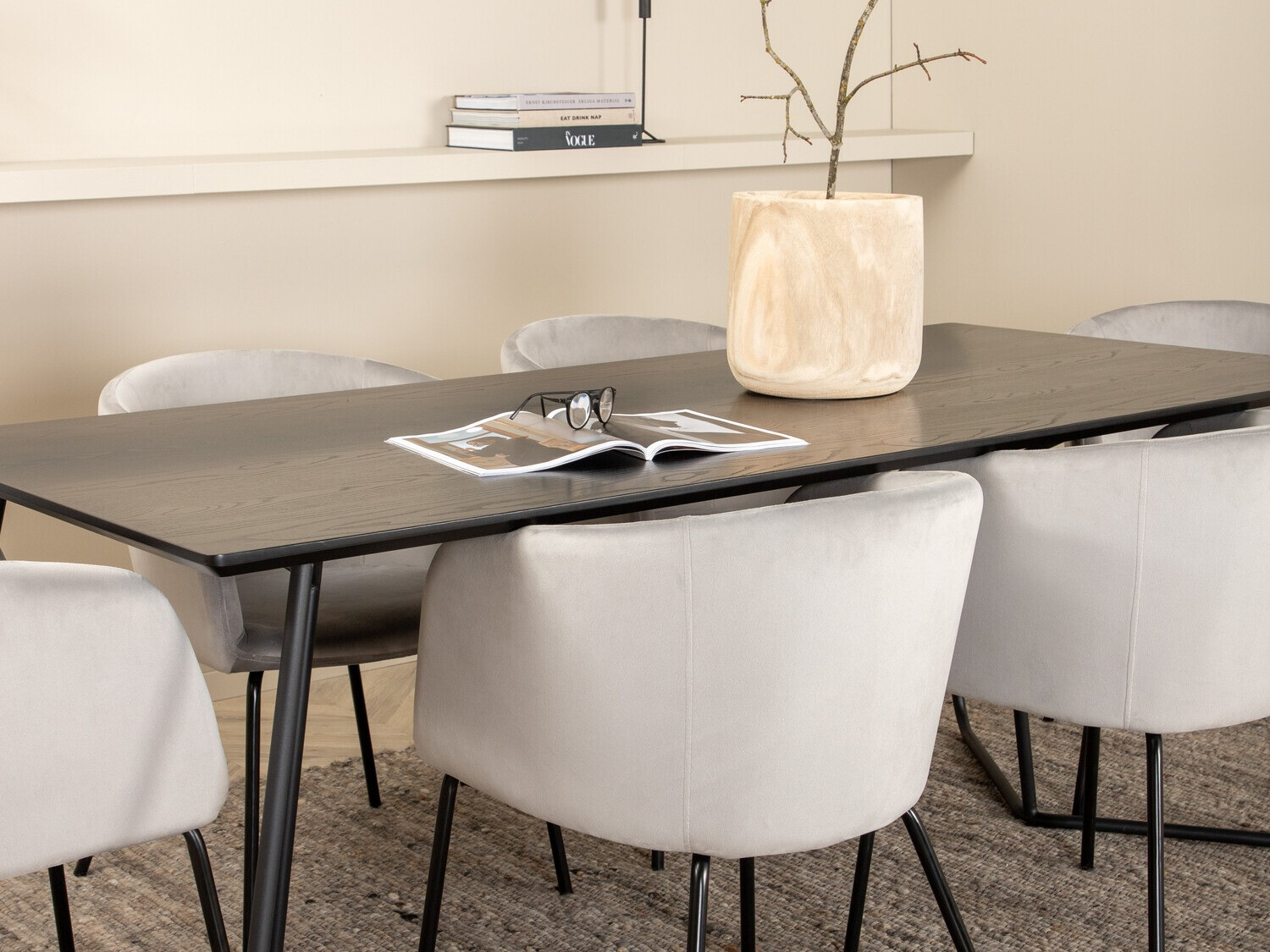 Blagovaonski set Dallas 2569 (Svijetlo siva + Crna)