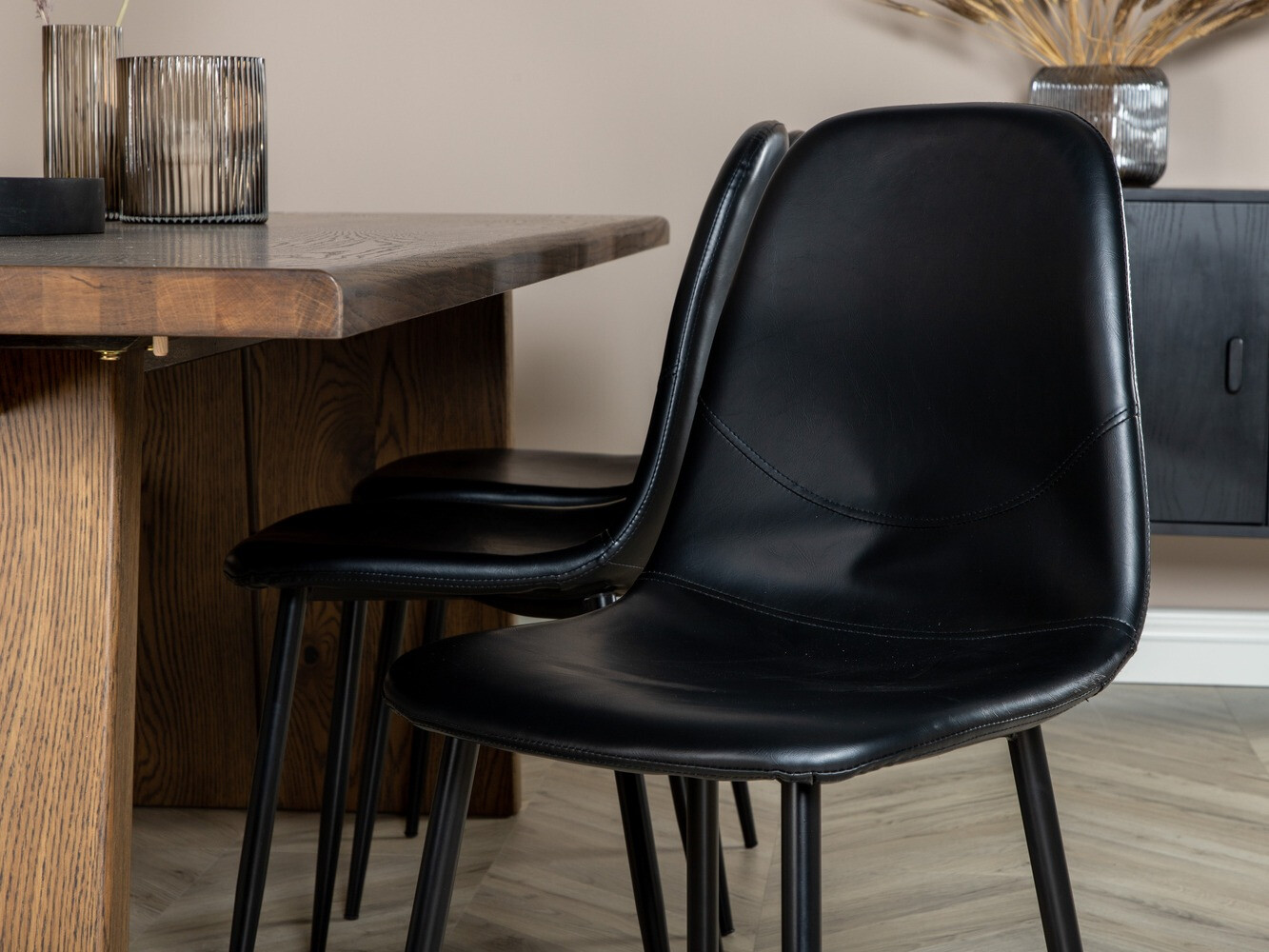 Blagovaonski set Dallas 1841 (Tamni hrast + Crna)