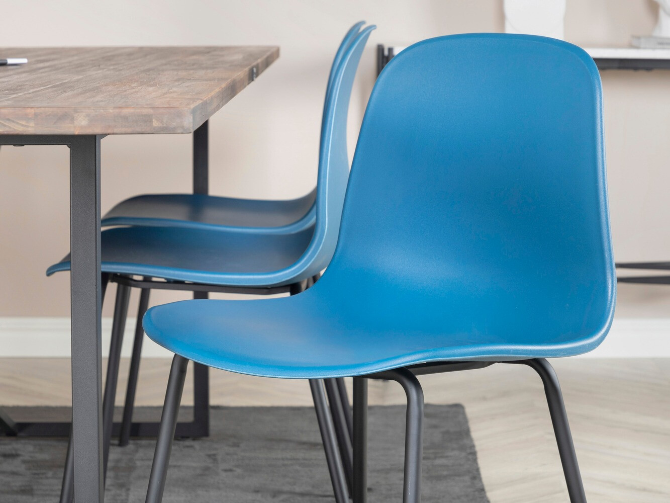 Blagovaonski set Dallas 1861 (Crna + Svijetlo plava)