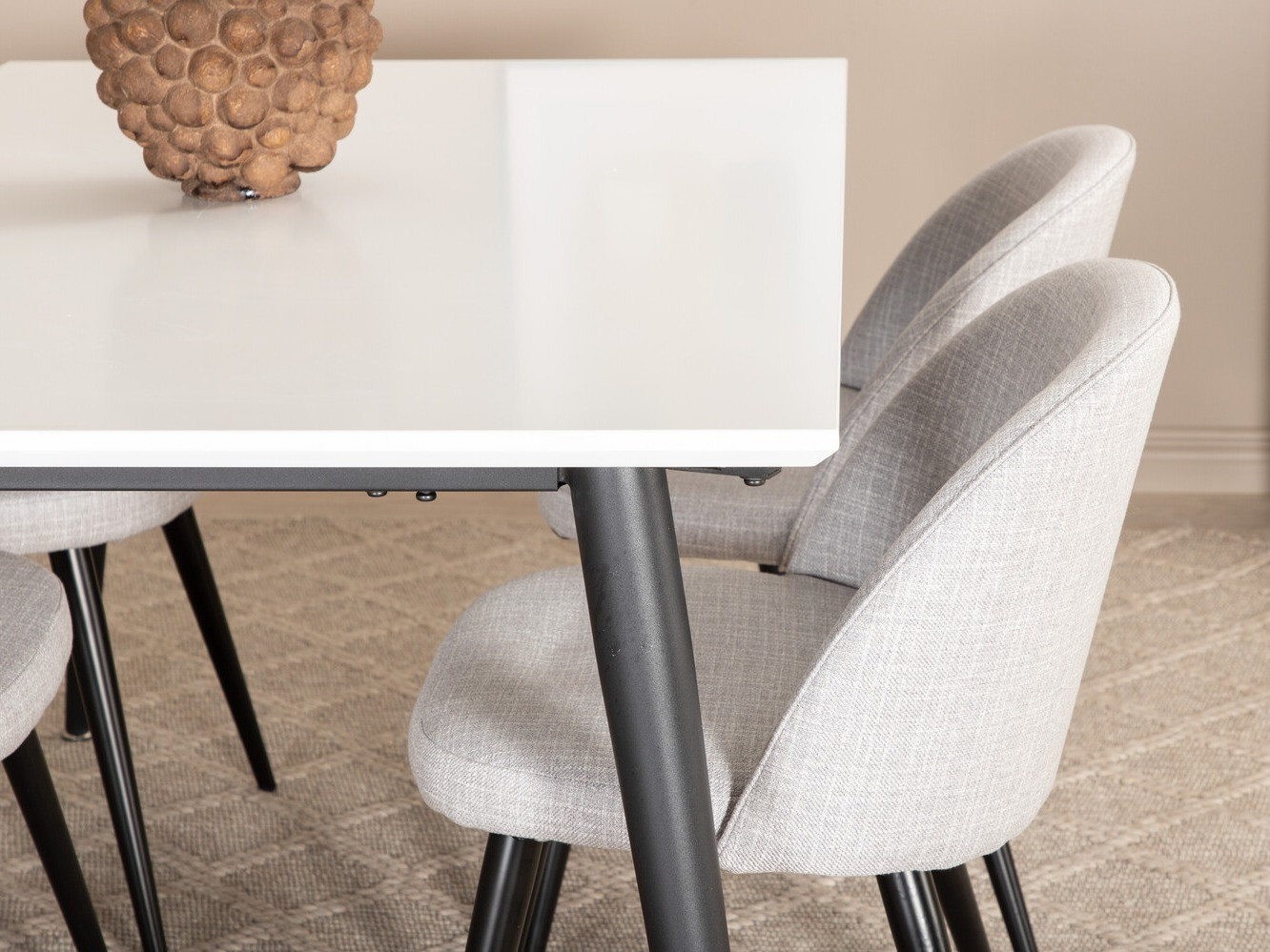 Blagovaonski set Dallas 2731 (Svijetlo siva + Crna)