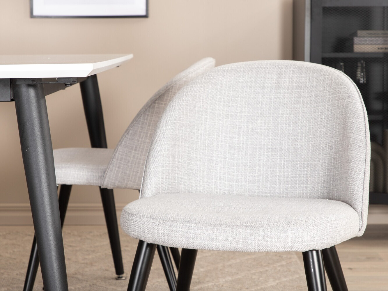 Blagovaonski set Dallas 2731 (Svijetlo siva + Crna)