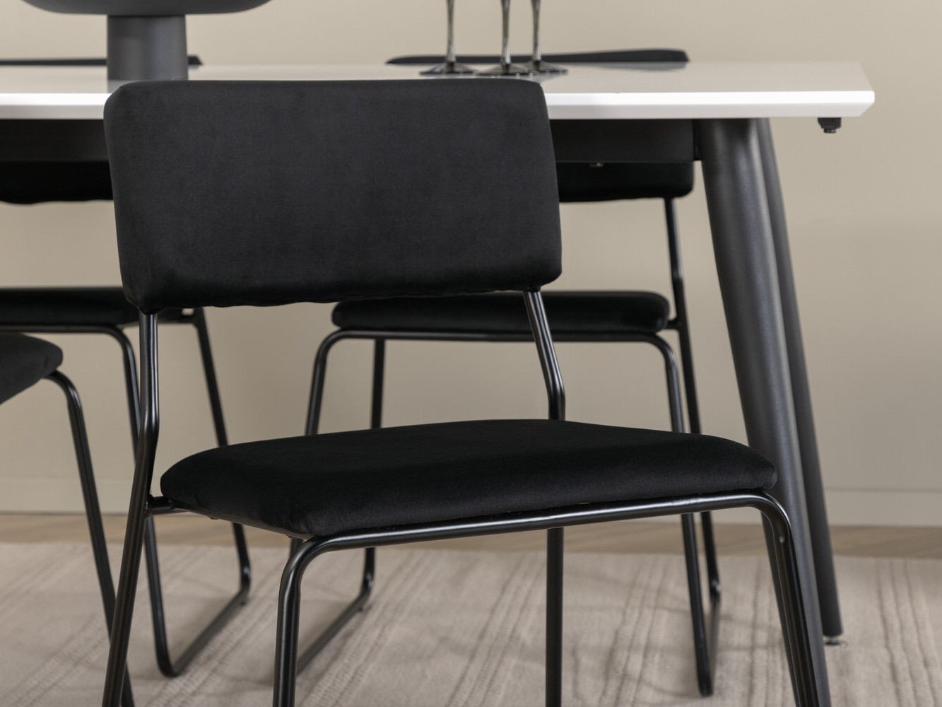 Blagovaonski set Dallas 2736 (Crna)