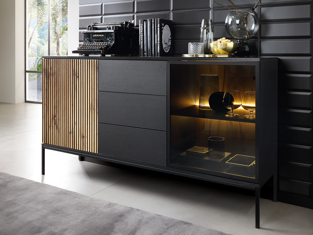 Komoda Soferi 108 (Crna + Hrast Wotan)