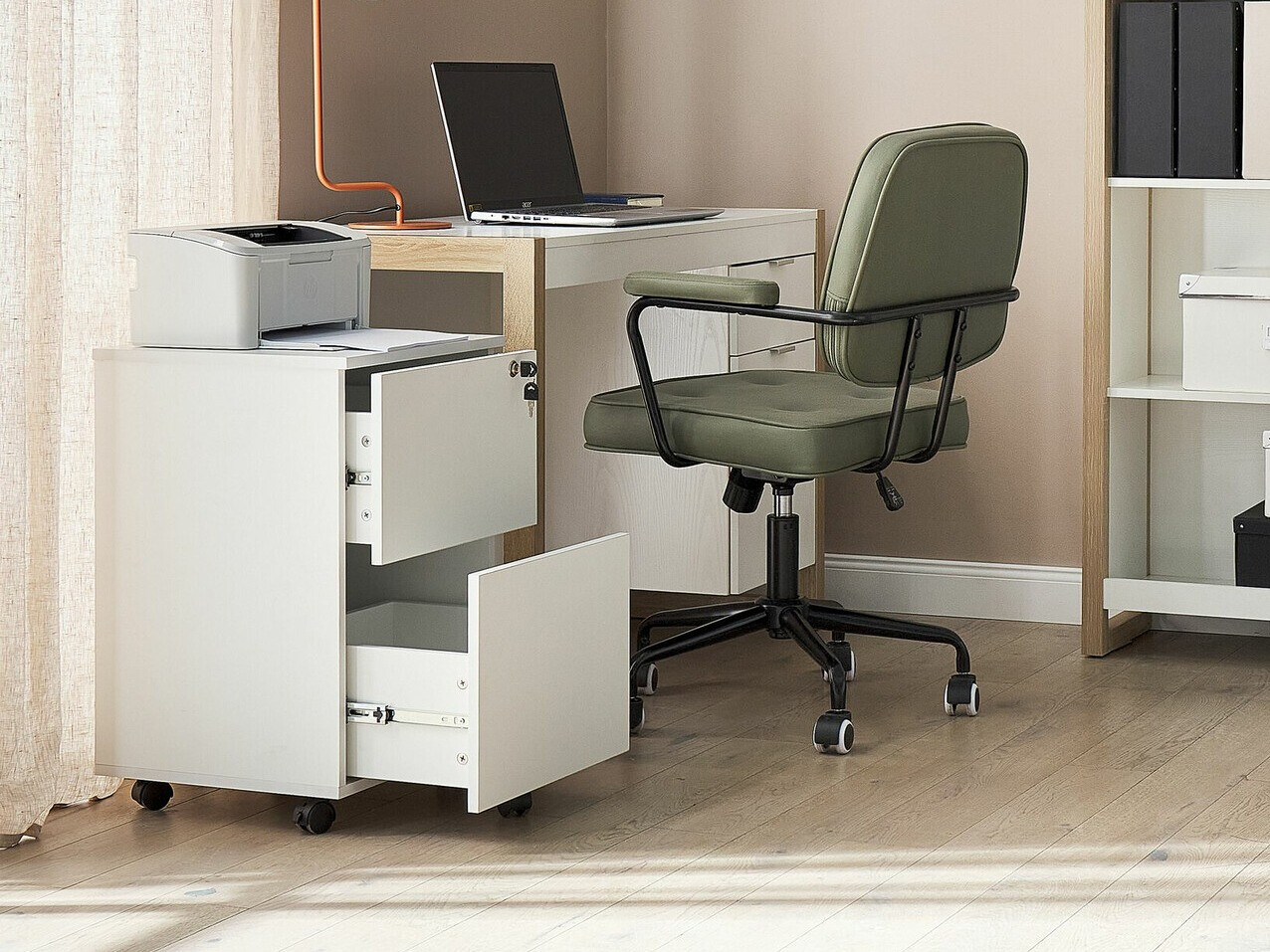 Ladičar Berwyn 1528