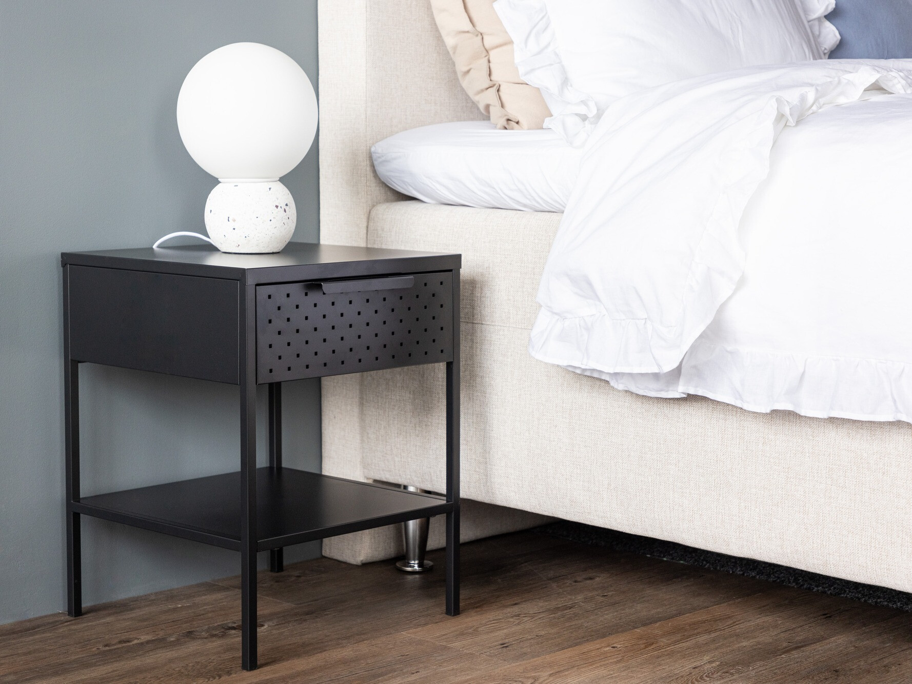 Noćni ormarić Dallas 4299 (Crna)