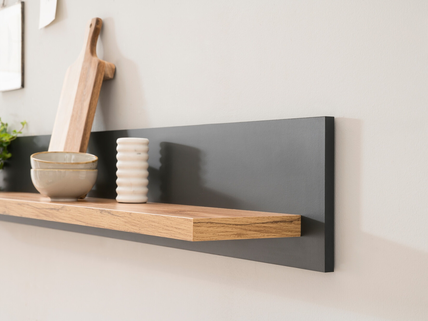 Zidna polica Levbalu 111