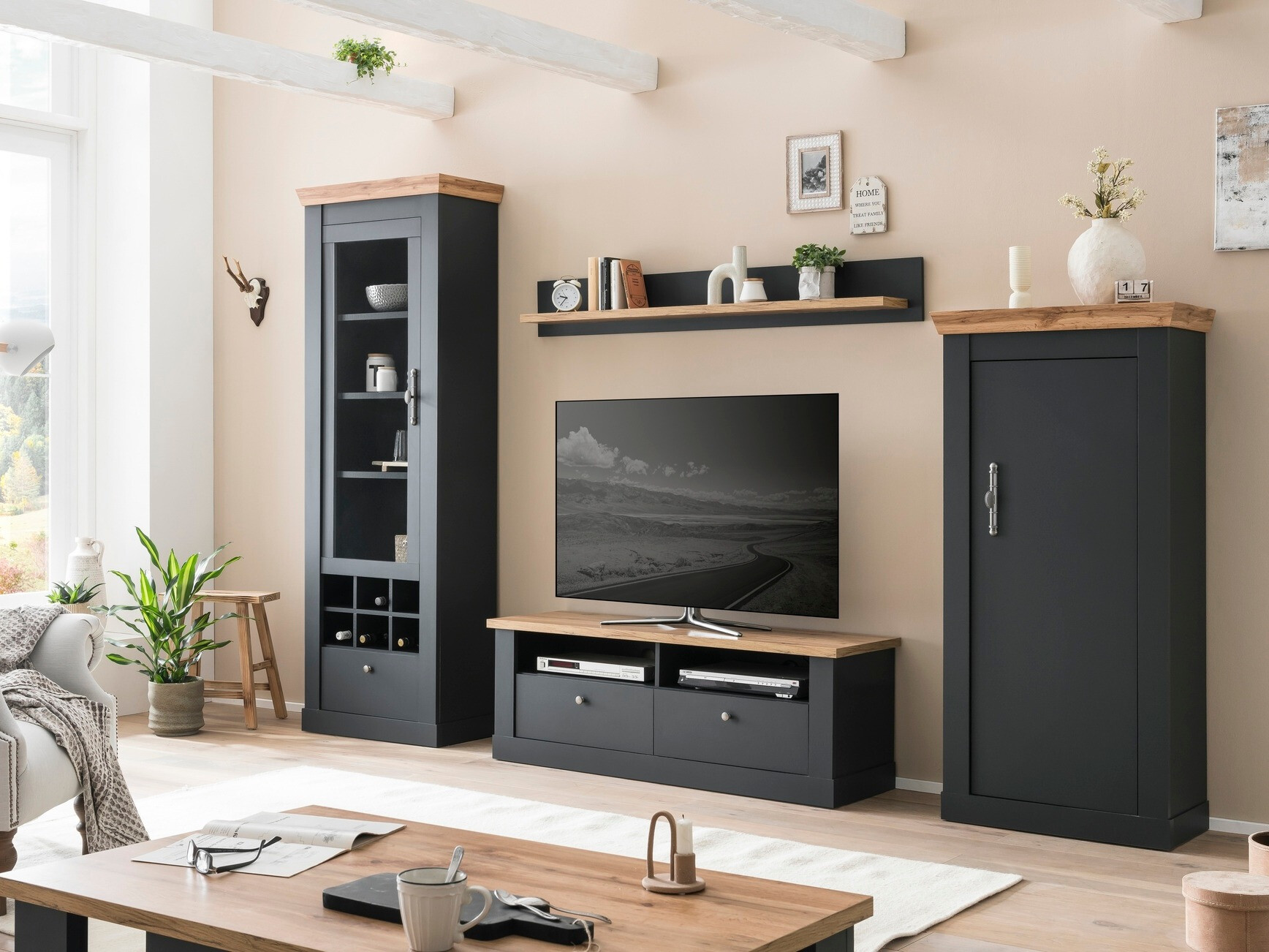 Zidna polica Levbalu 111