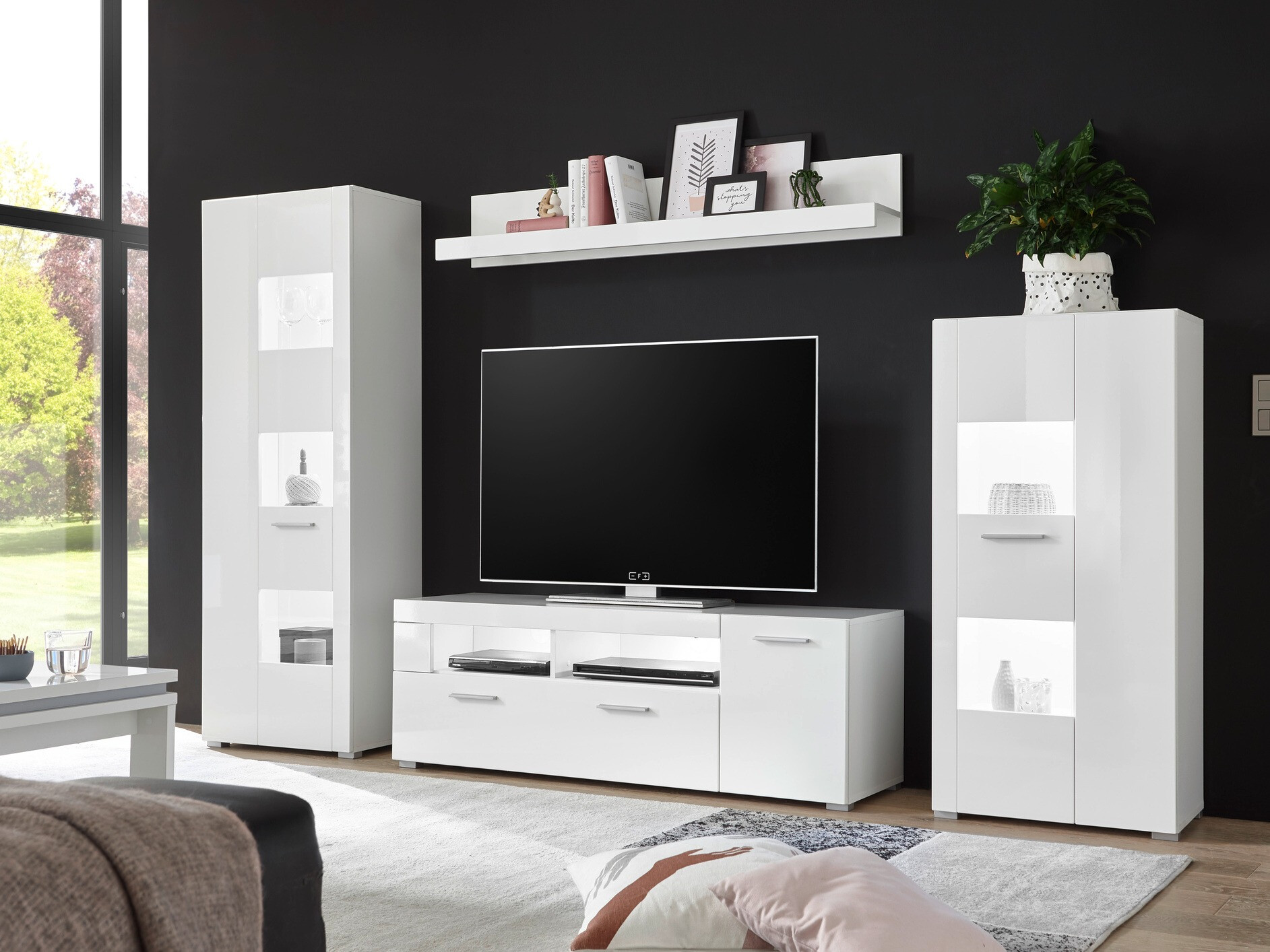 Zidna polica Voleva 111