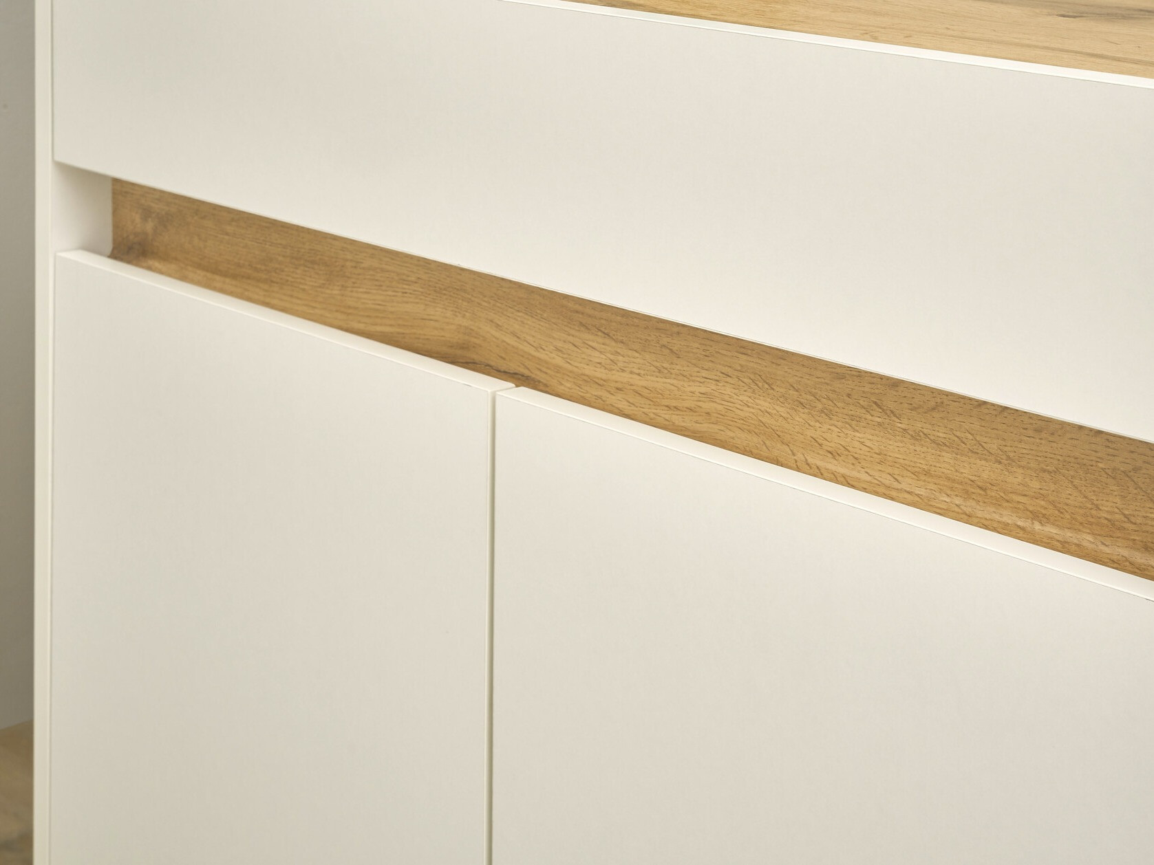 Komoda Elbsori 117 (Bijela + Hrast Wotan)