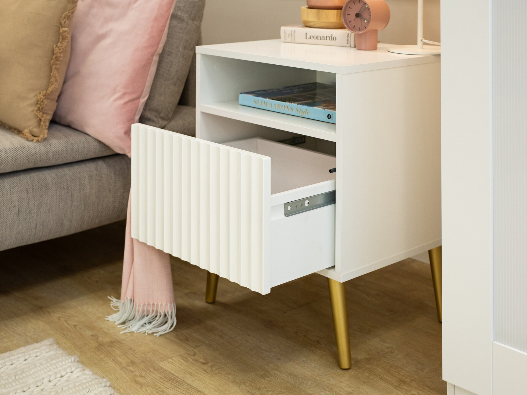 Noćni ormarić Cirferi 106 (Bijela + Zlatna)