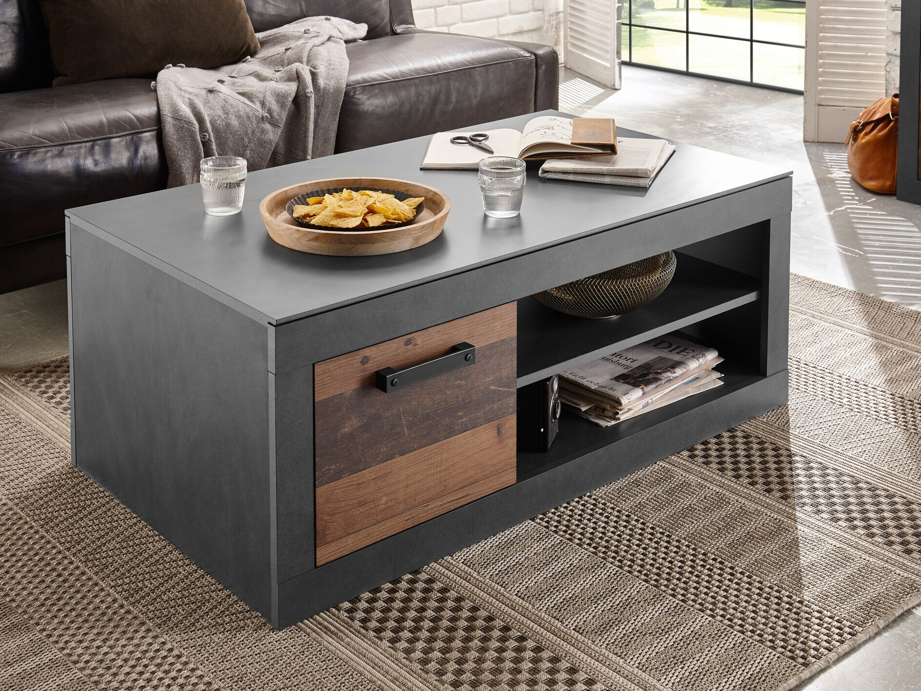 Stolić za kavu Revlara 106