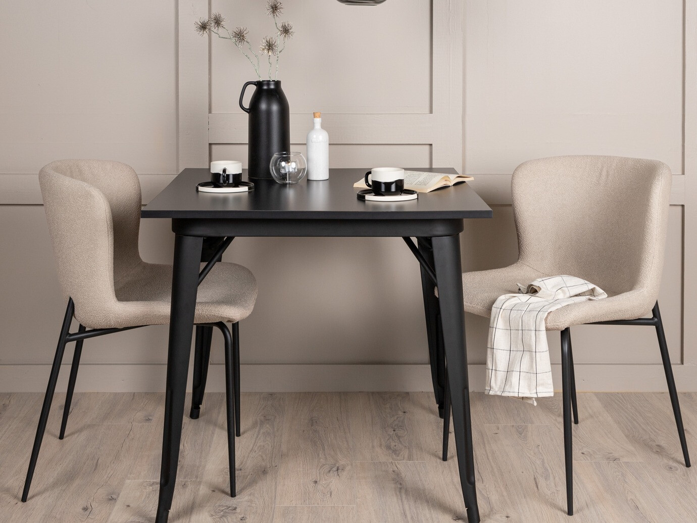 Blagovaonski set Dallas 3362 (Bež + Crna)