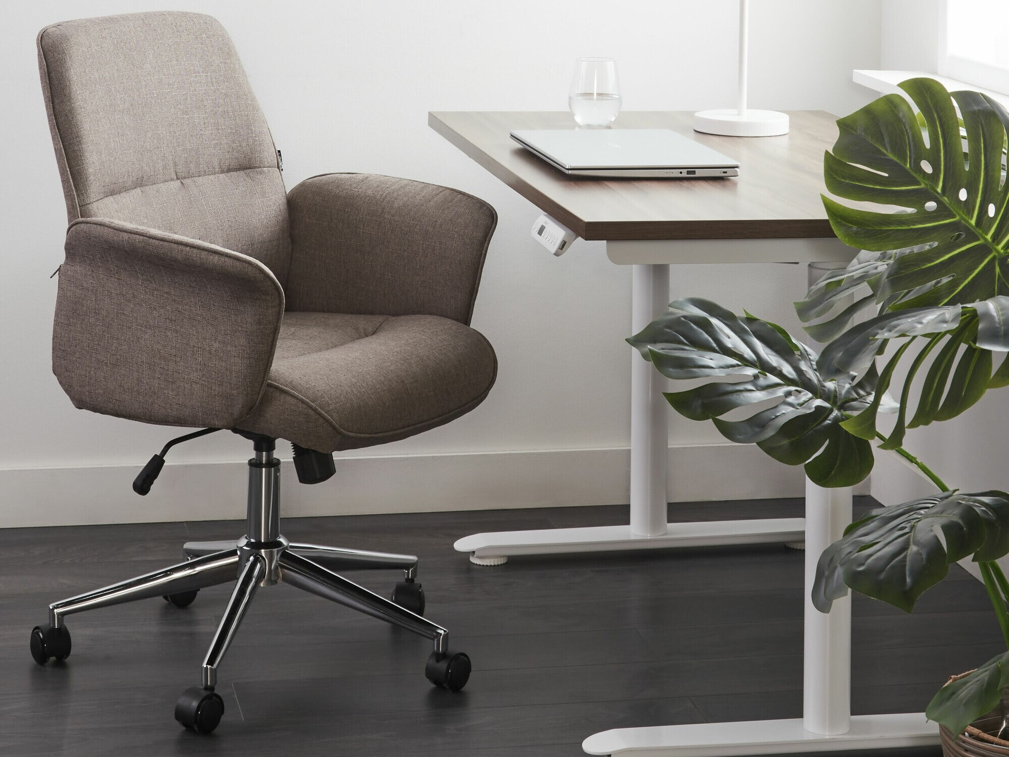 Uredska stolica Berwyn 2023 (Smeđa)