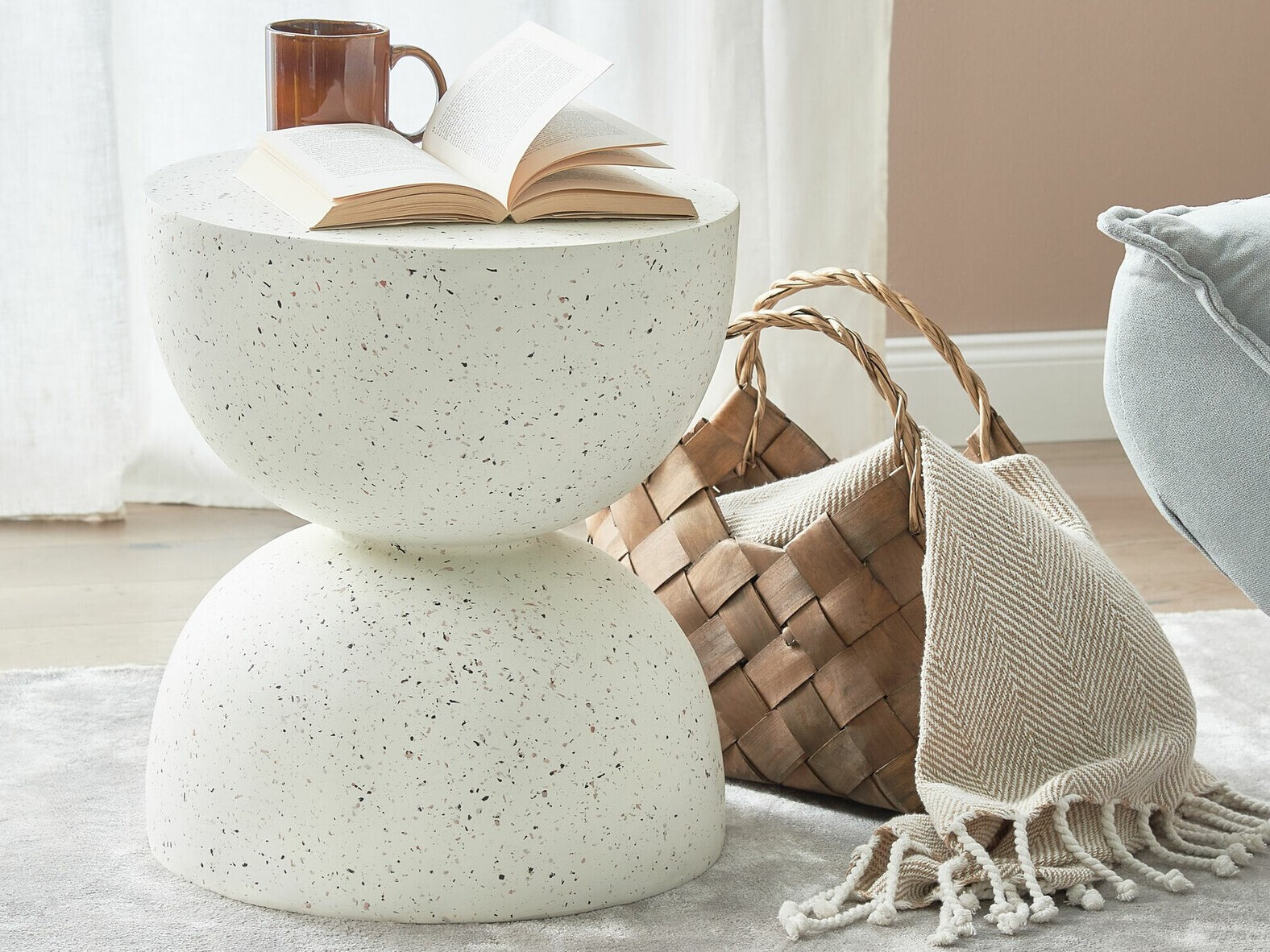 Pomoćni stolić Berwyn 2143 (Krem + Terazzo)