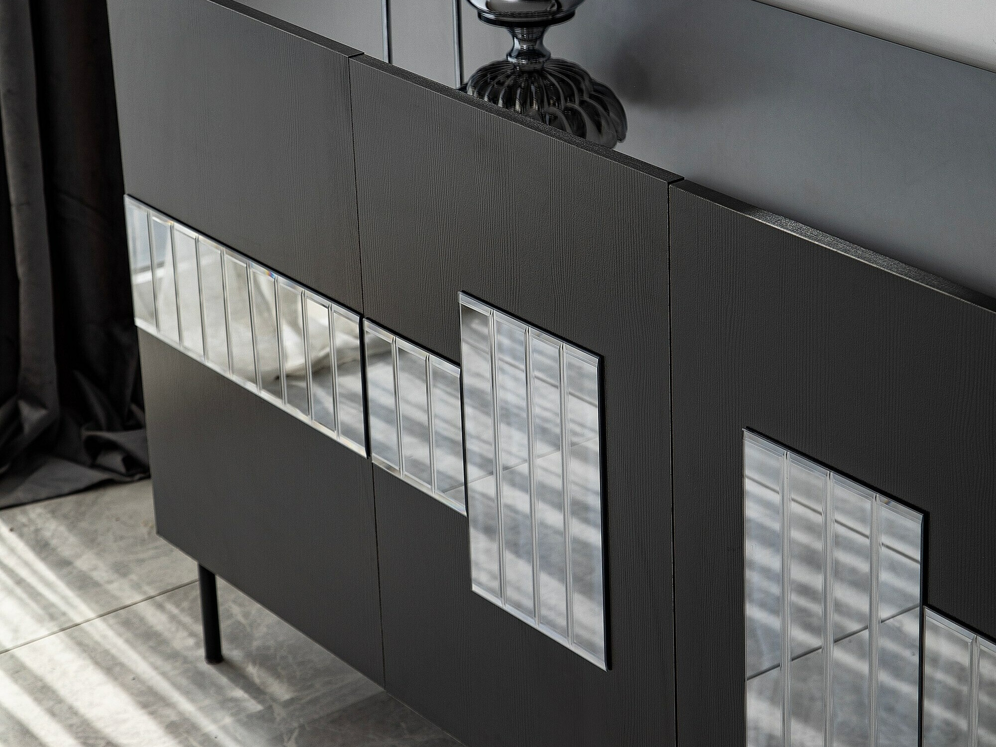 Ormarić Kailua 2202 (Crna + srebrna)