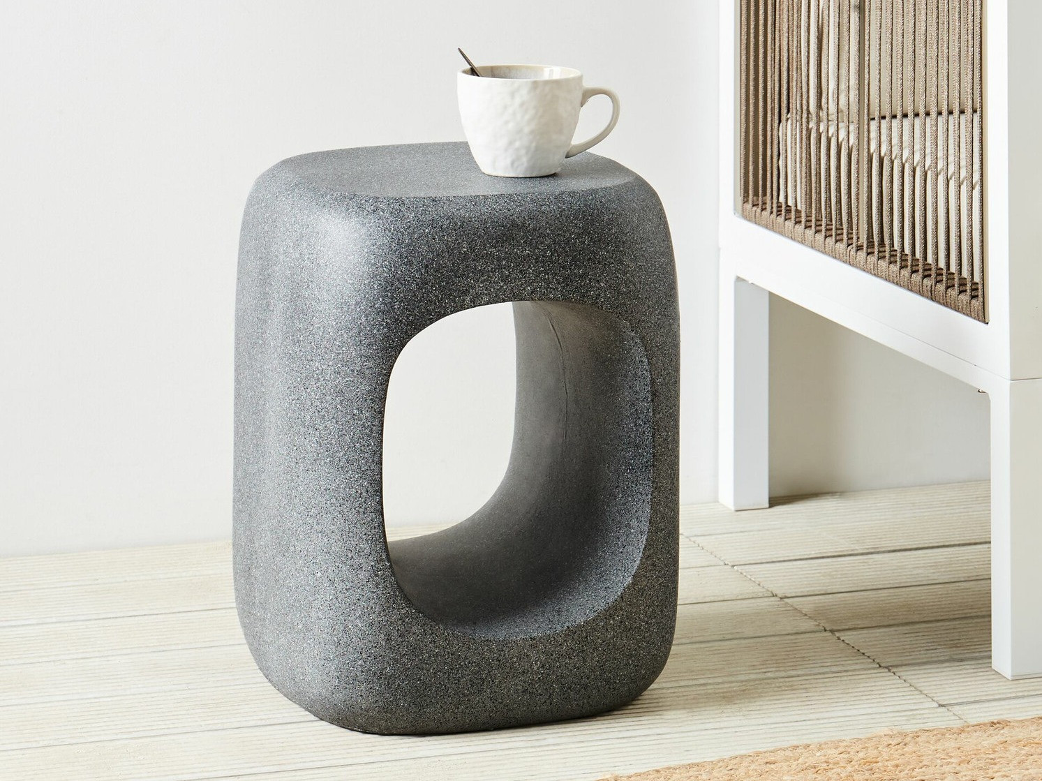 Pomoćni stol Berwyn 2159