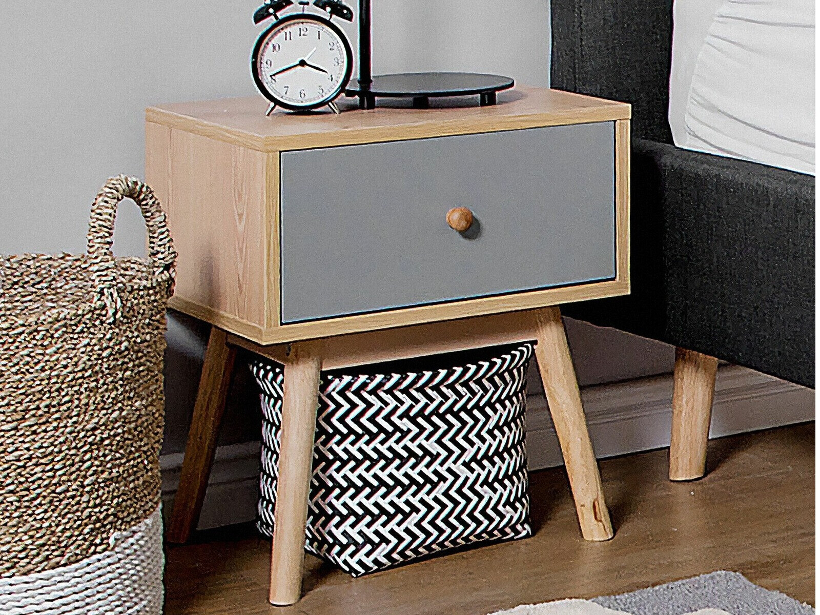 Noćni ormarić Berwyn 1640