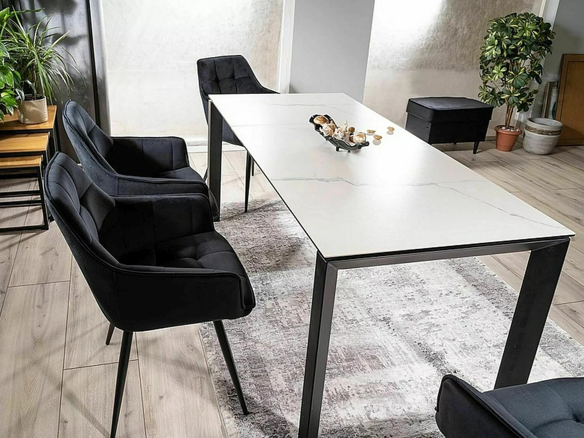 Stolica Detroit 567 (Crna)