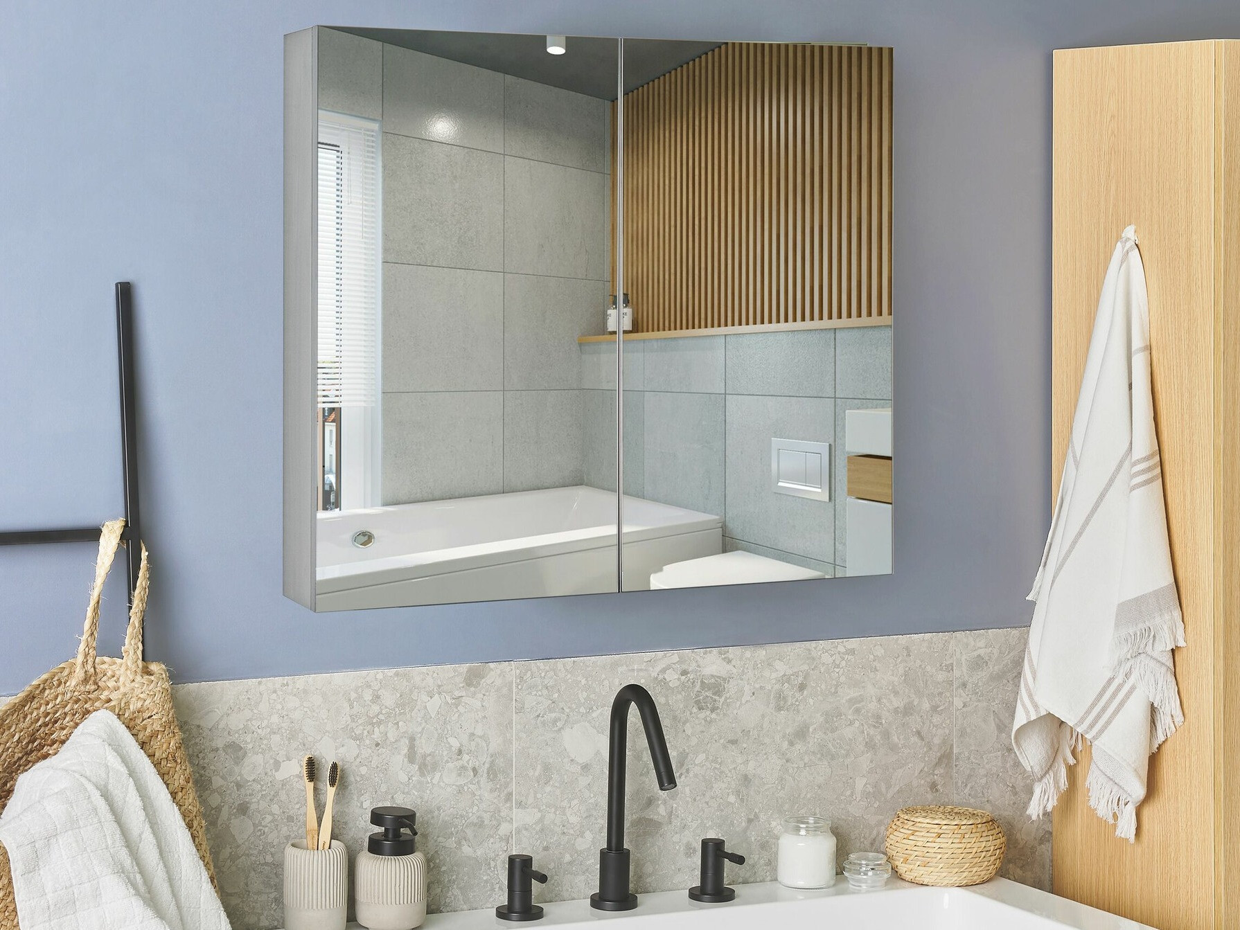 Kupaonski ormarić s ogledalom Berwyn 2350 (Crna)