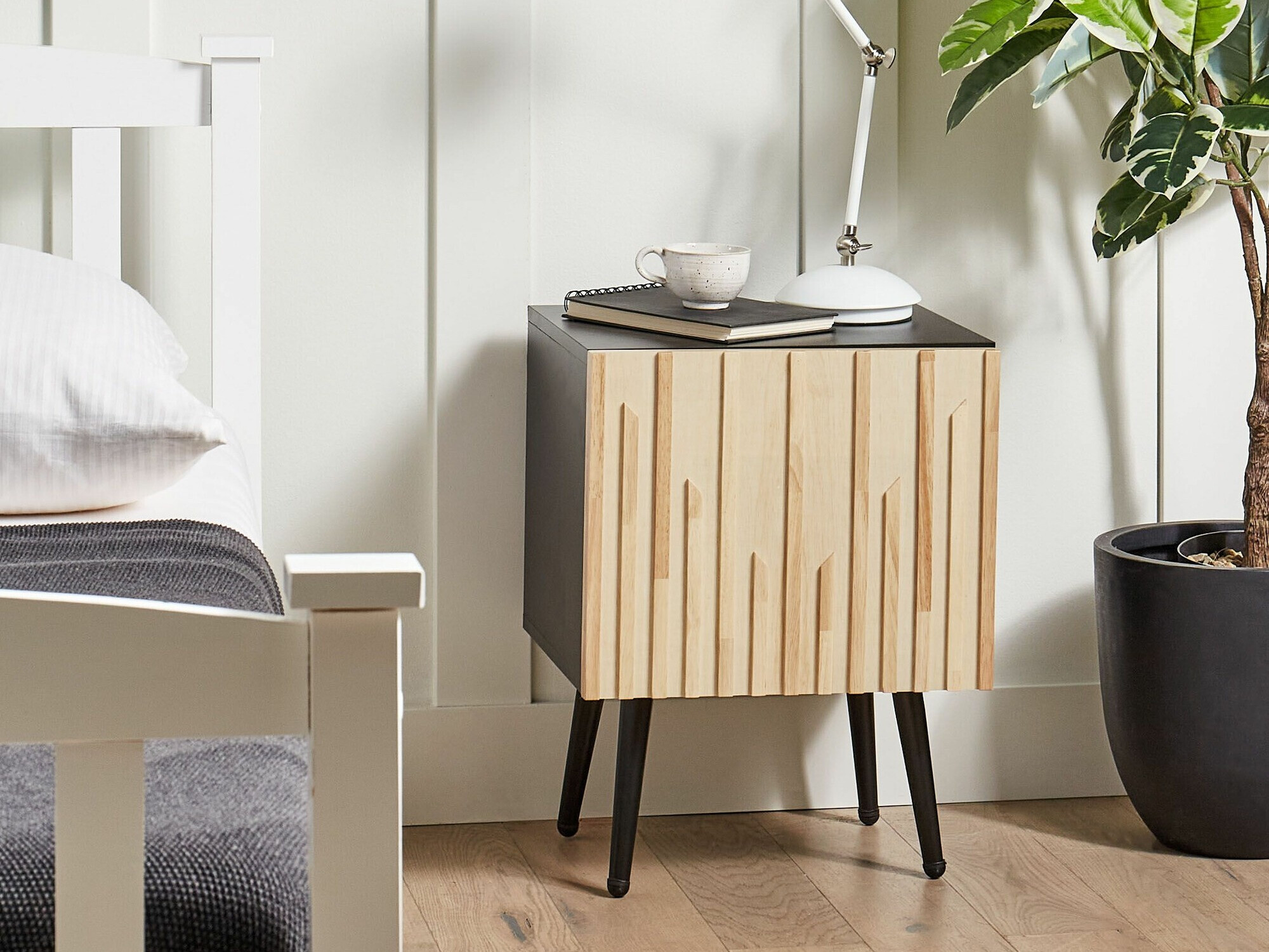 Noćni ormarić Berwyn 2357