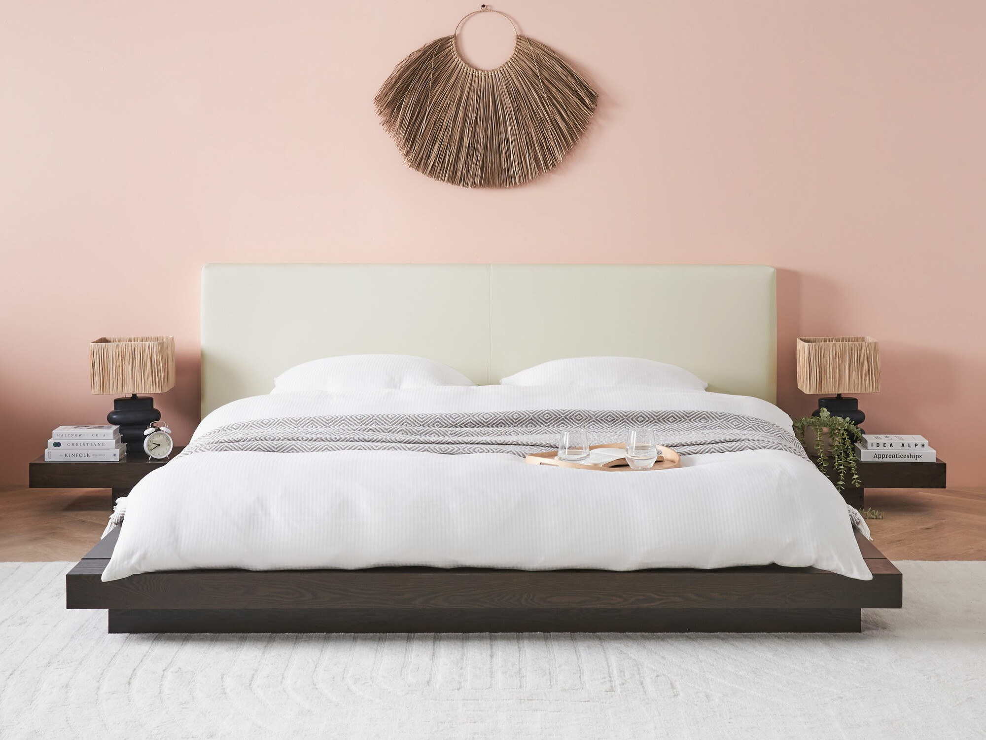 Krevet Berwyn 543 (Tamno drvo) S noćnim ormarićima