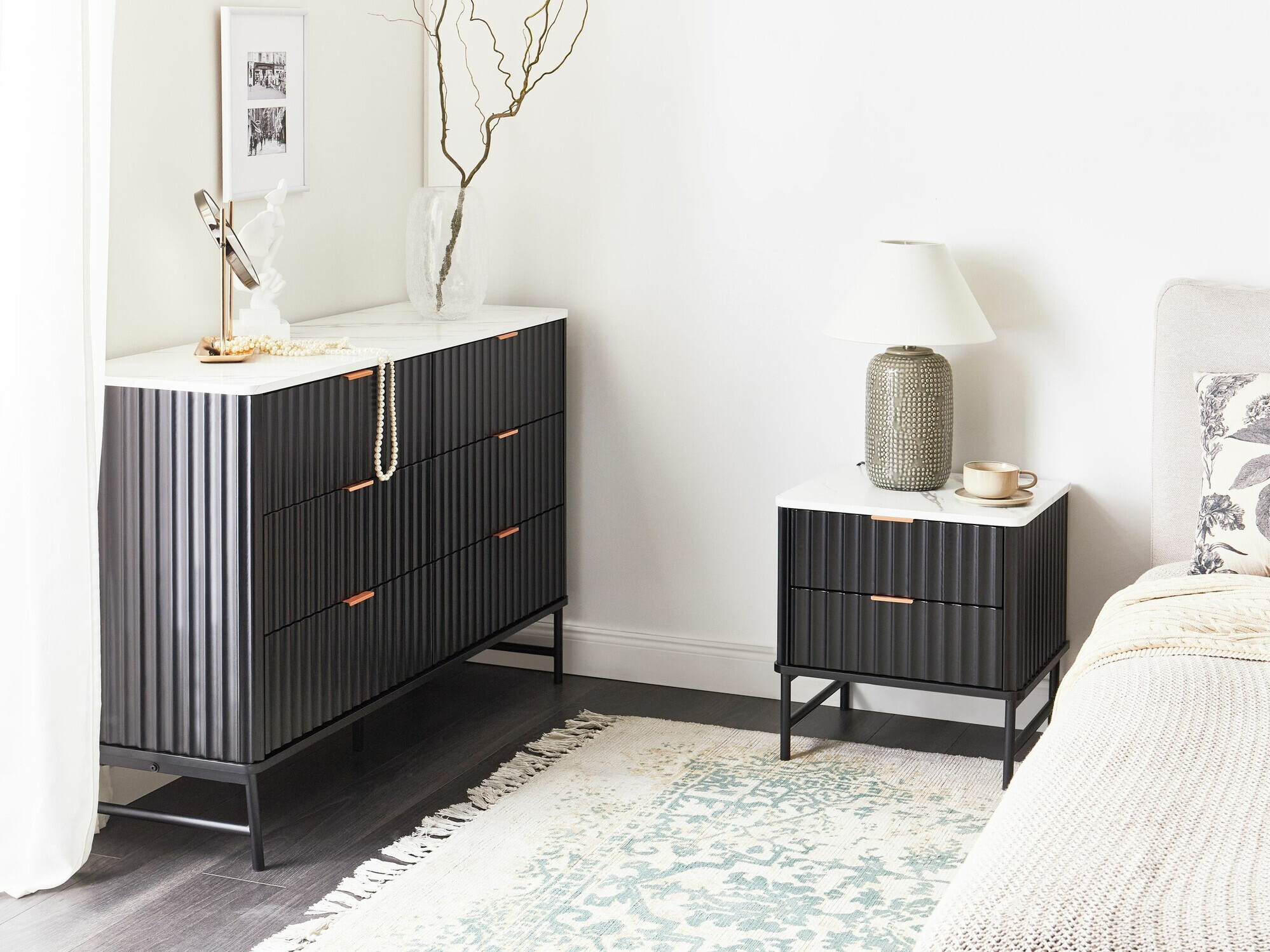 Noćni ormarić Berwyn 2578 (Crna + Bijeli mramor)