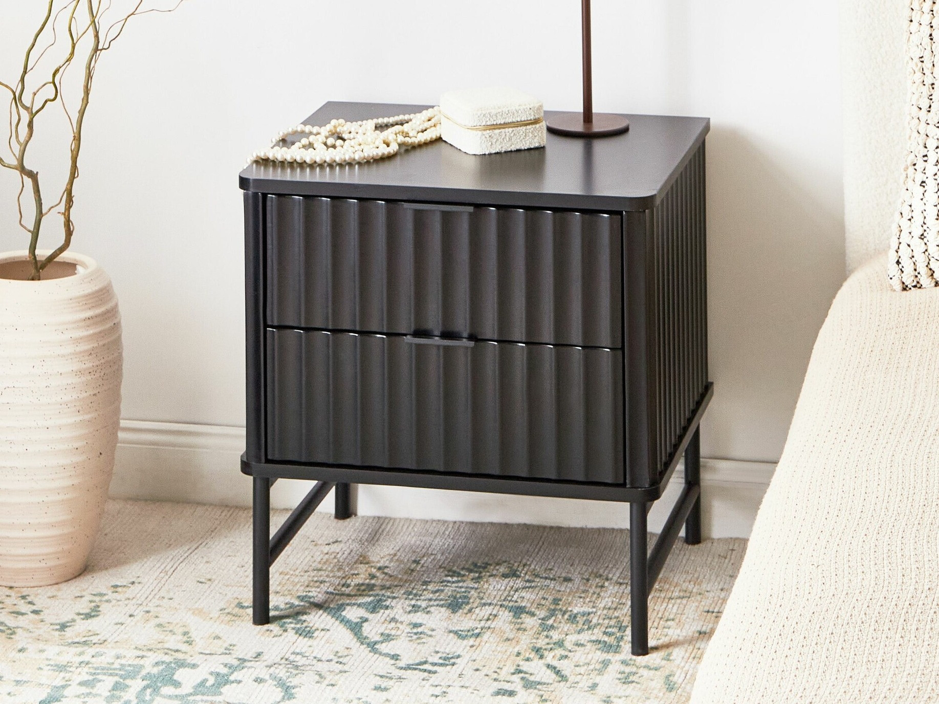 Noćni ormarić Berwyn 2578 (Crna)