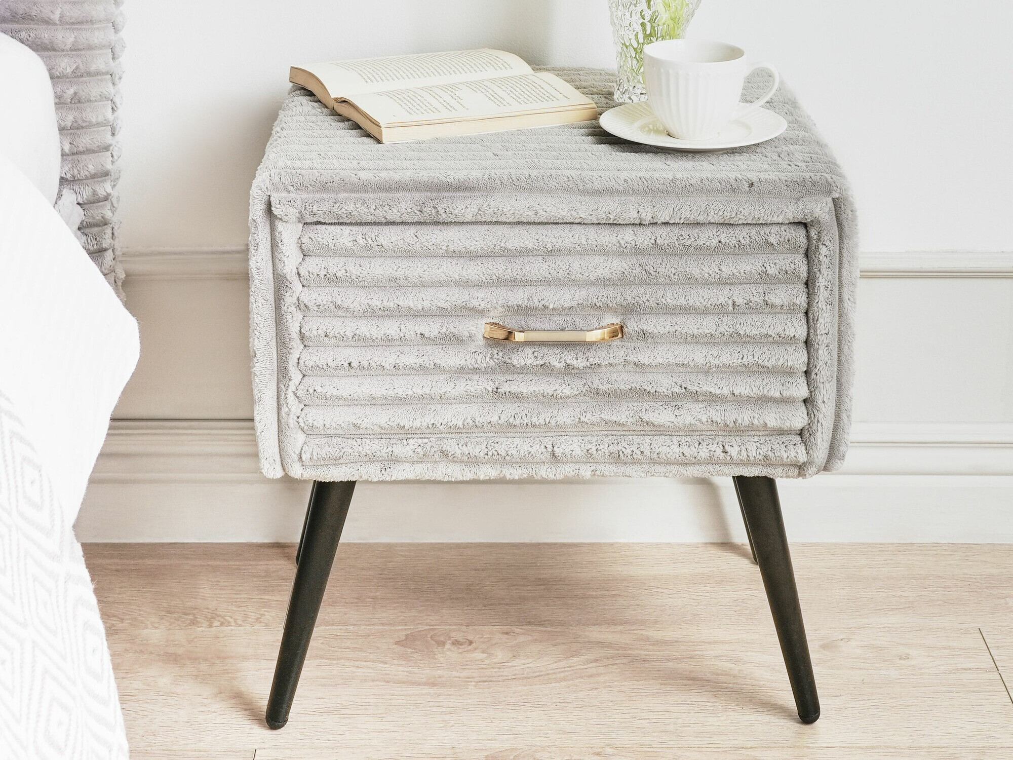 Noćni ormarić Berwyn 2590 (Svijetlo siva)