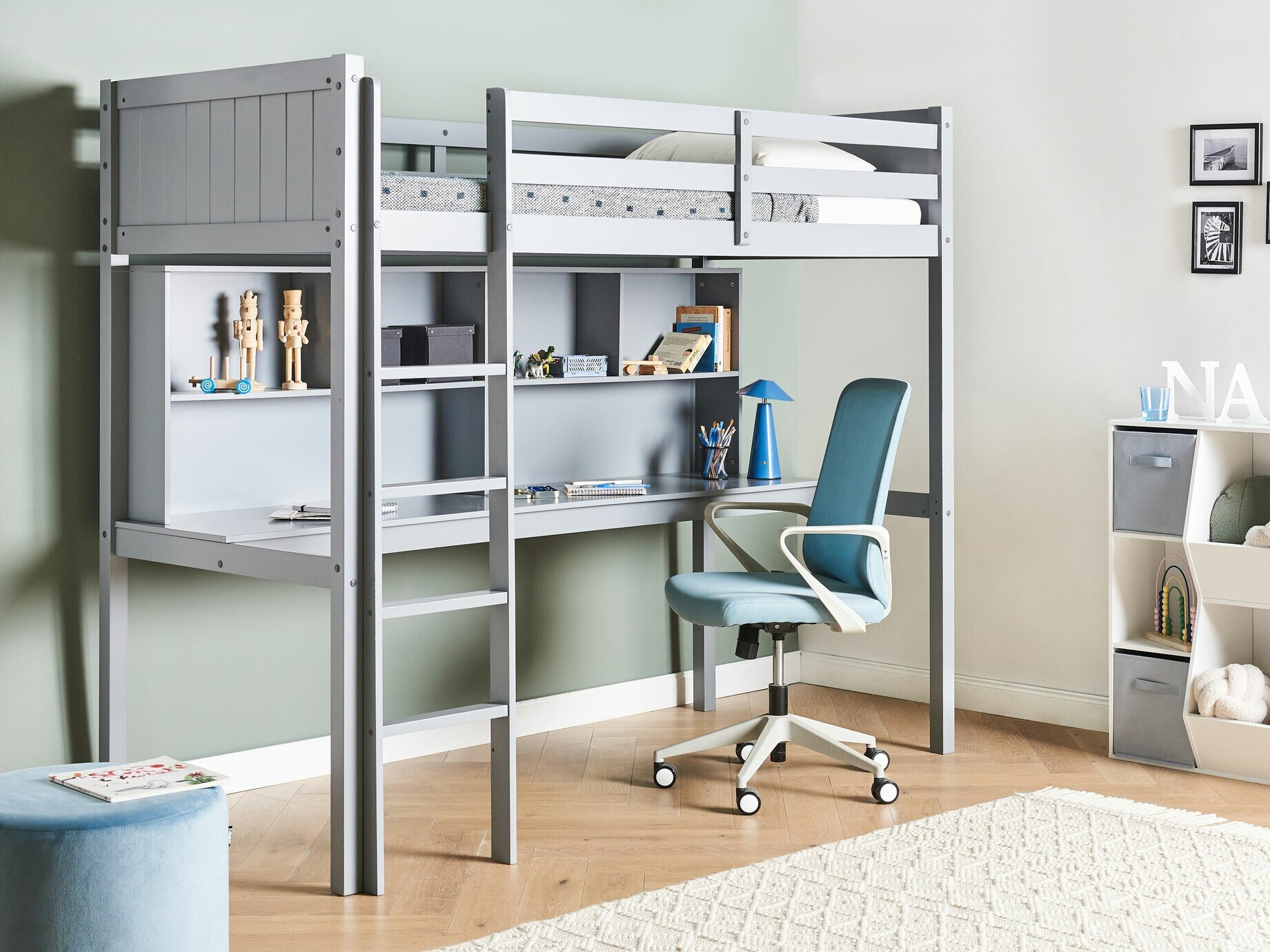 Krevet na platformi Berwyn 2614 (Siva)