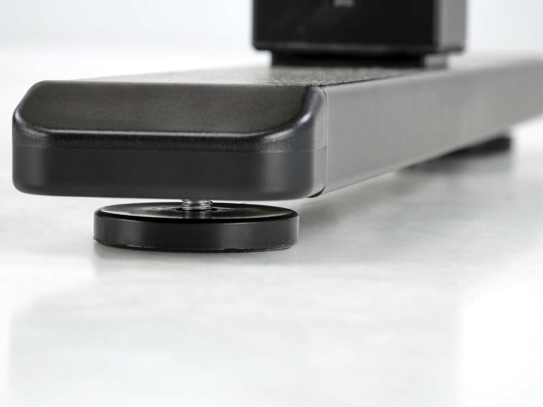 Radni stol podesiv po visini Houston 1704 (Hrast Artisan + Crna)