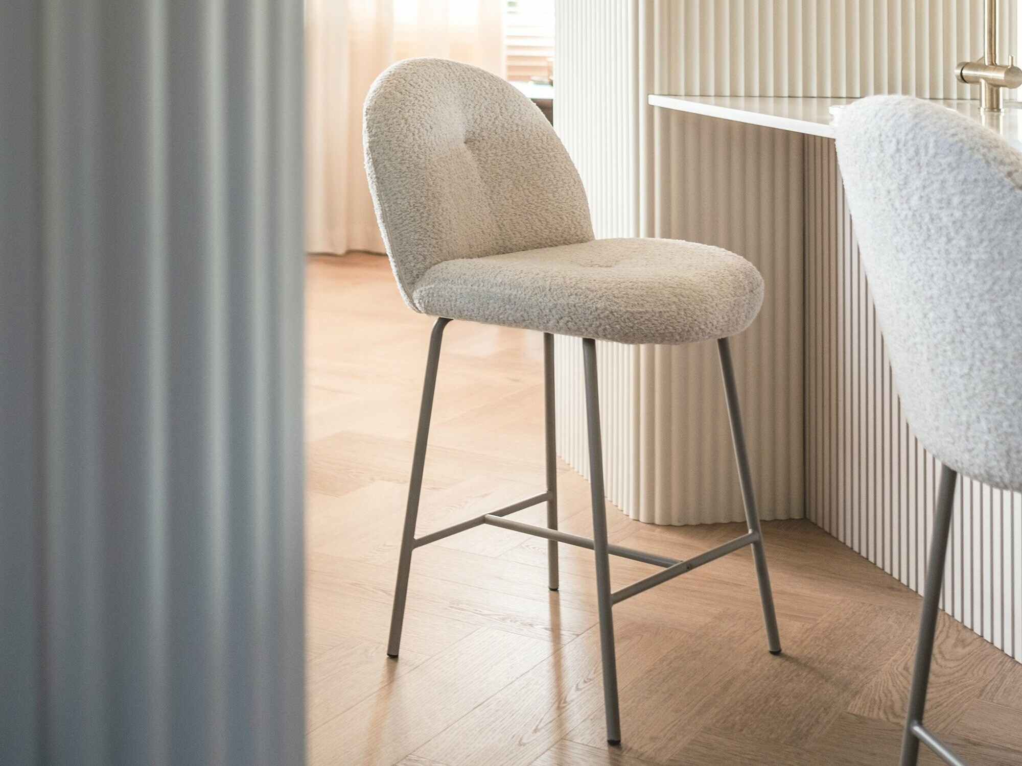 Polubarska stolica Burleson 145