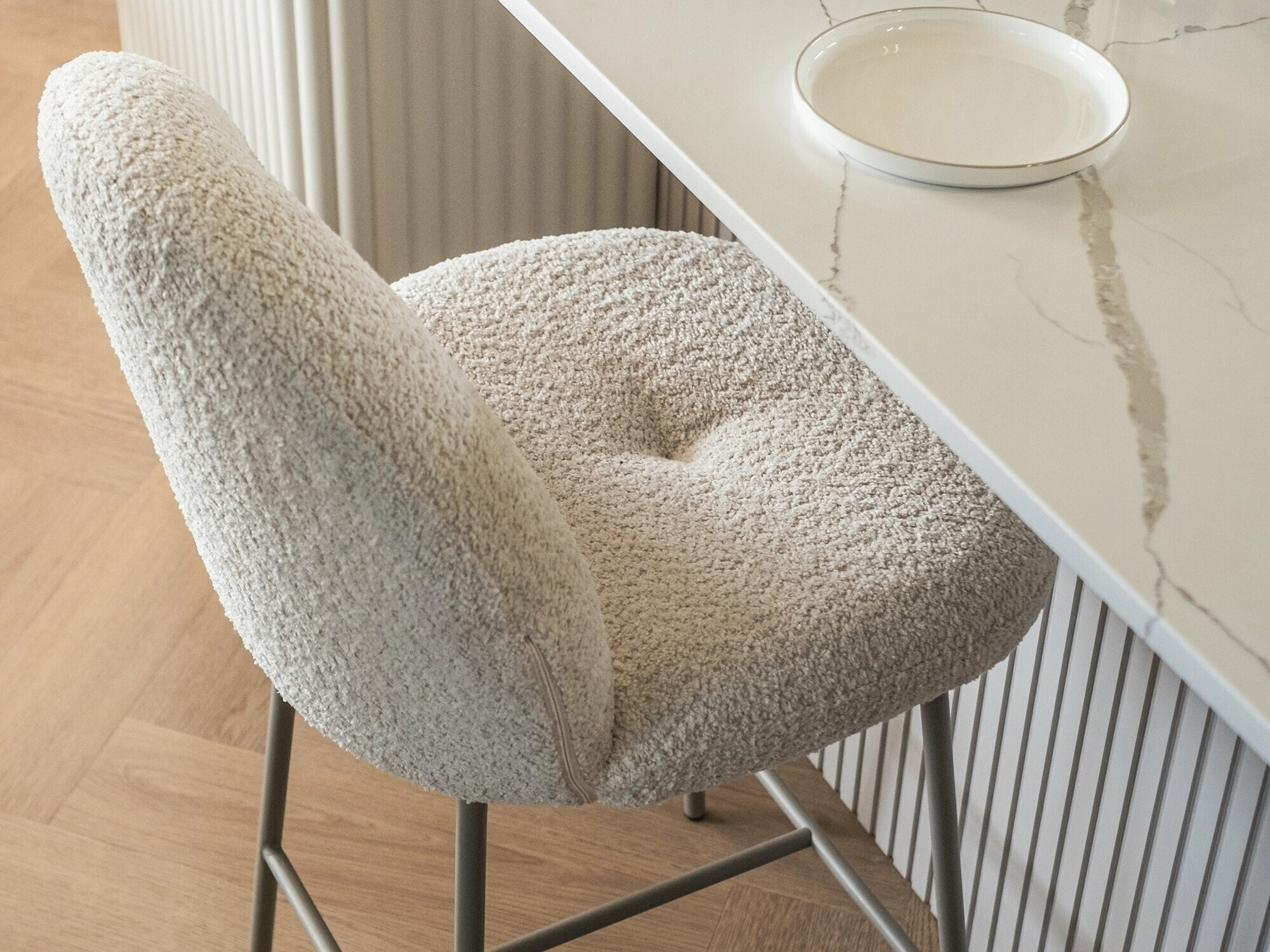 Polubarska stolica Burleson 145