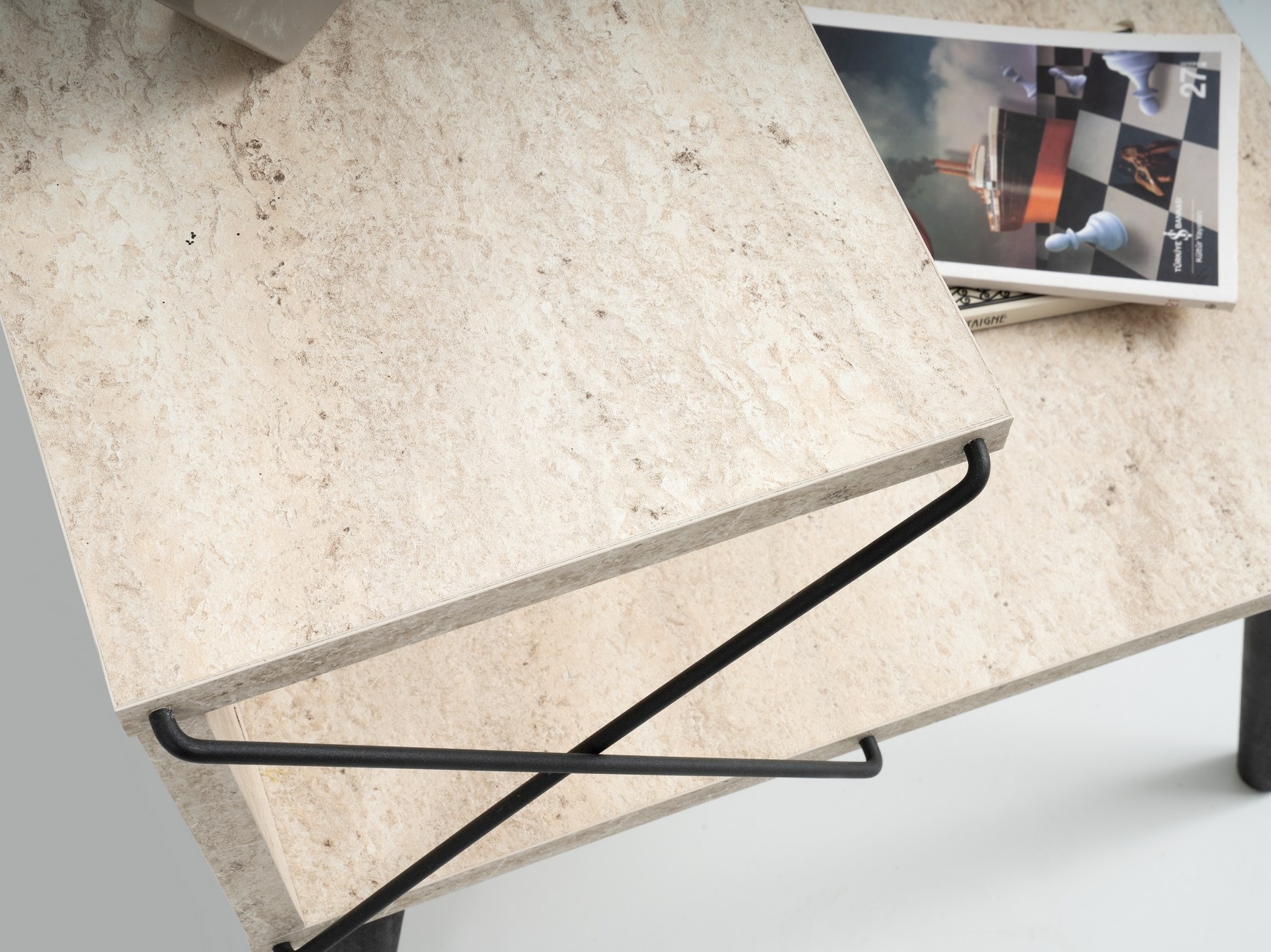 Noćni ormarić Kailua 368 (Svijetli travertin + Crna)