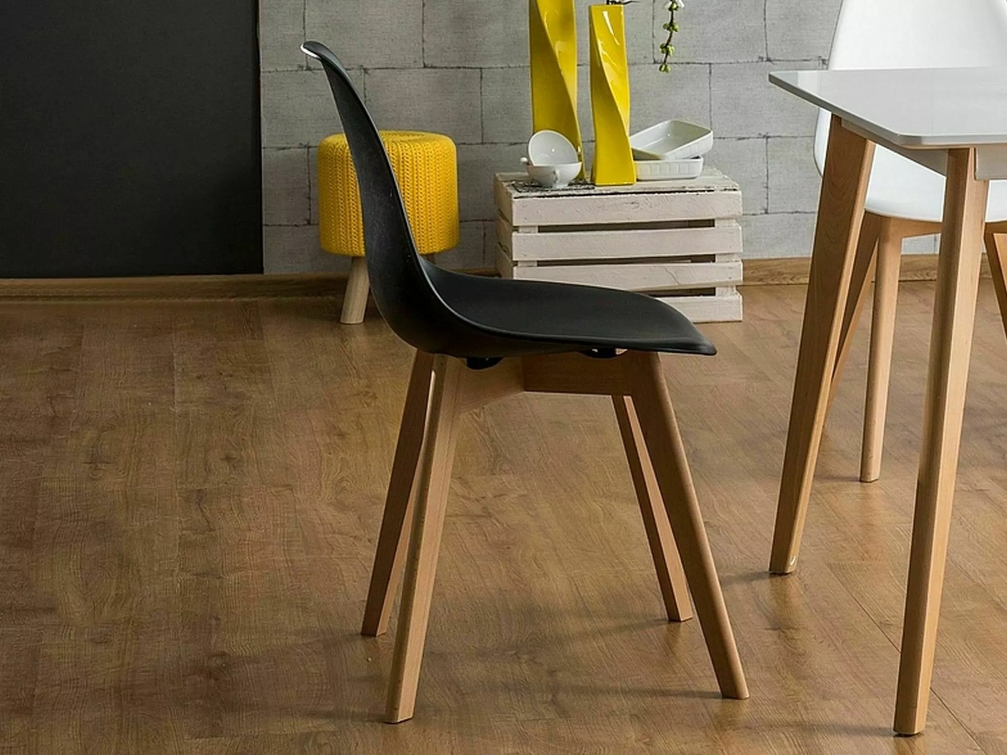 Stolica Detroit 834 (Crna)