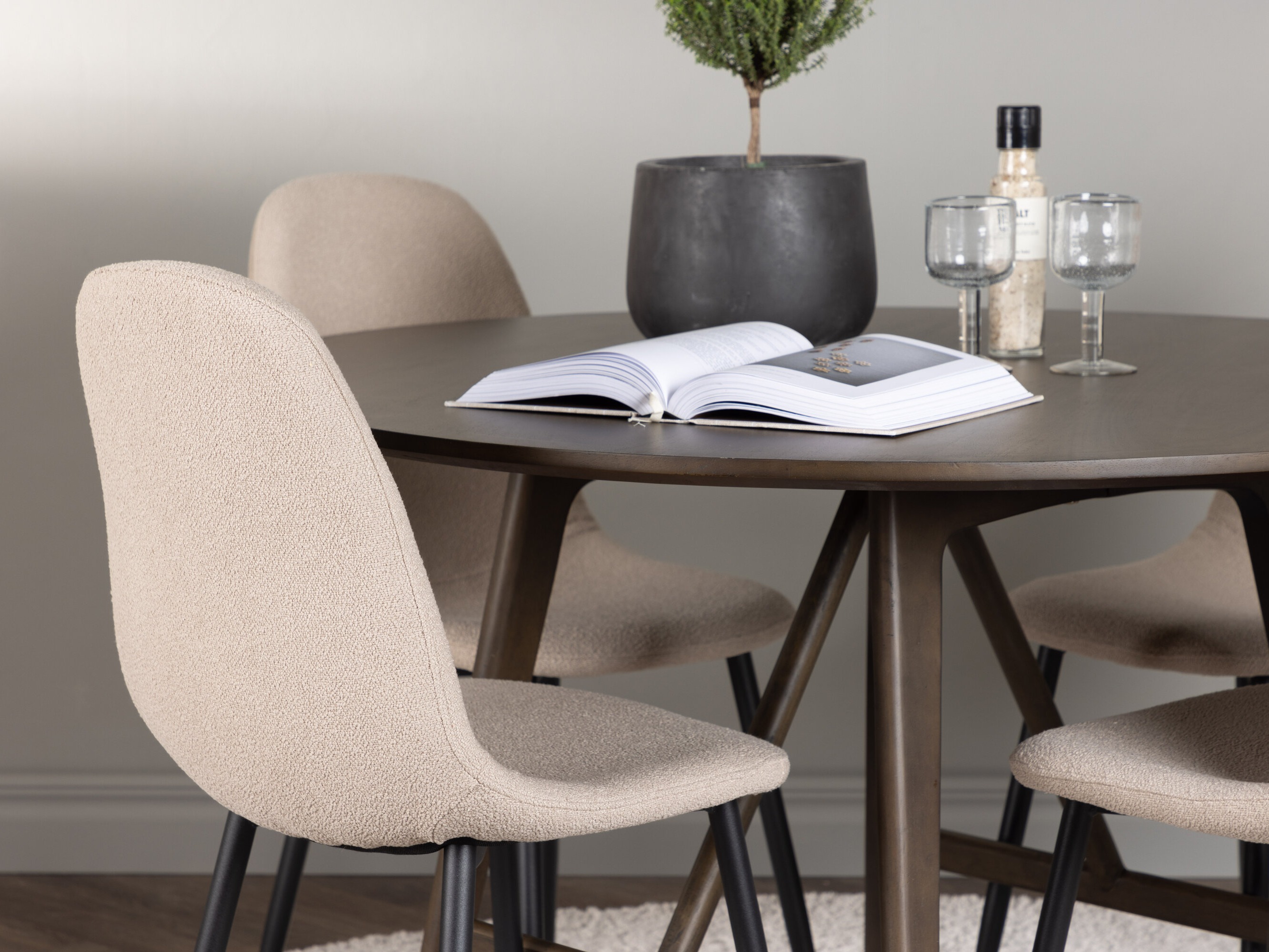 Blagovaonski set Dallas 4887 (Crna + Bež)