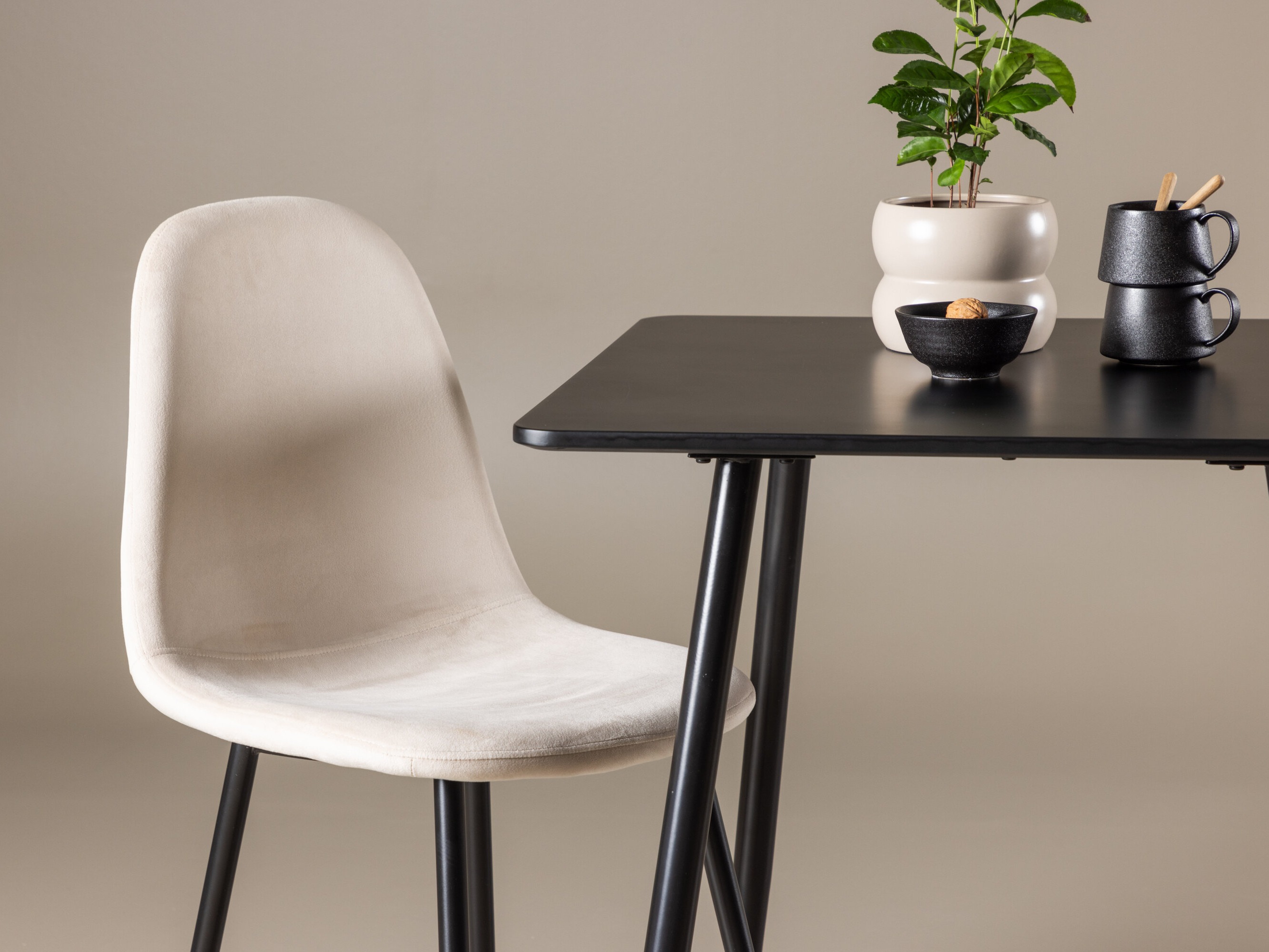 Blagovaonski set Dallas 4909 (Bež + Crna)