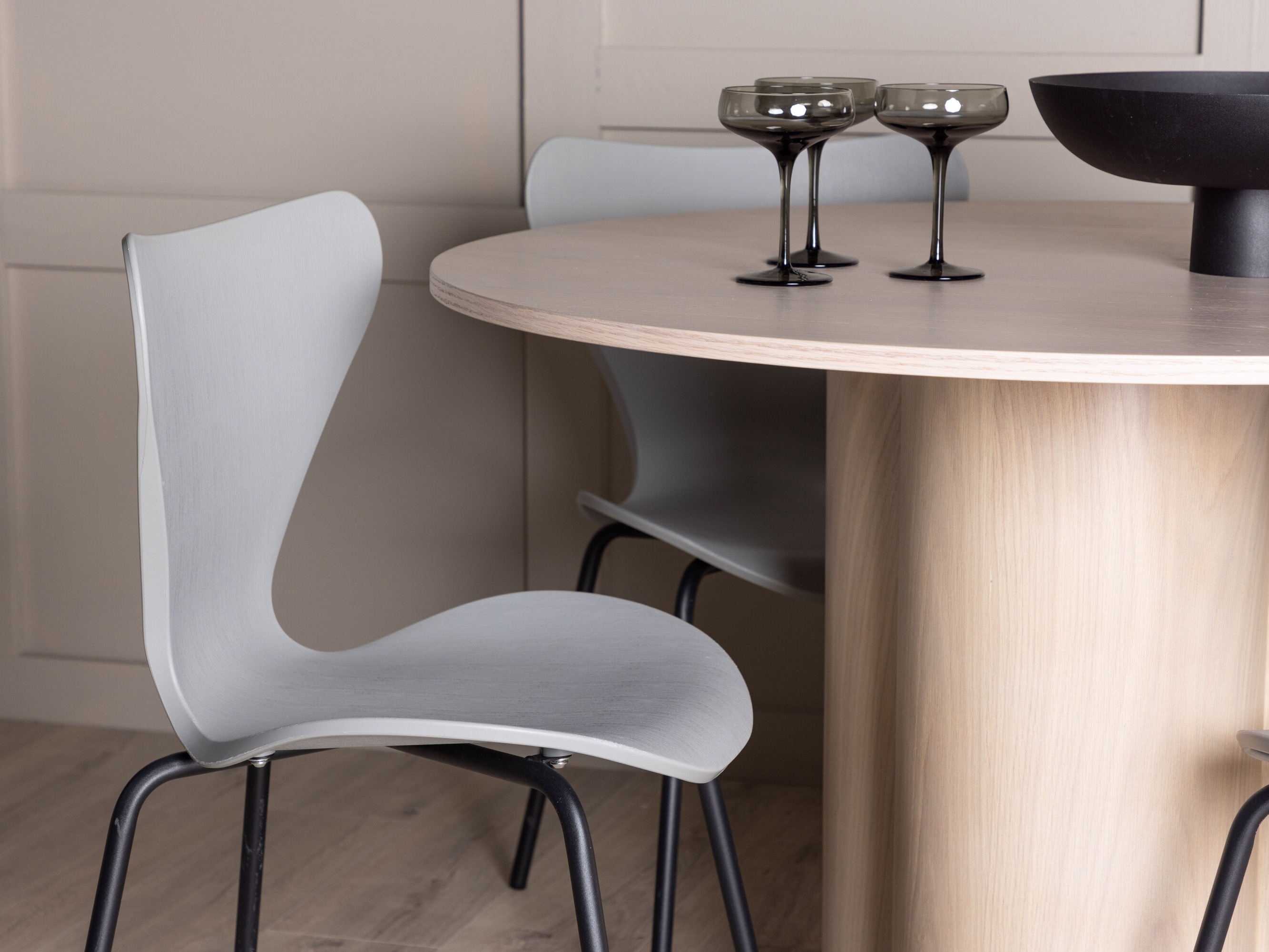 Blagovaonski set Dallas 4912 (Svijetlo smeđa)