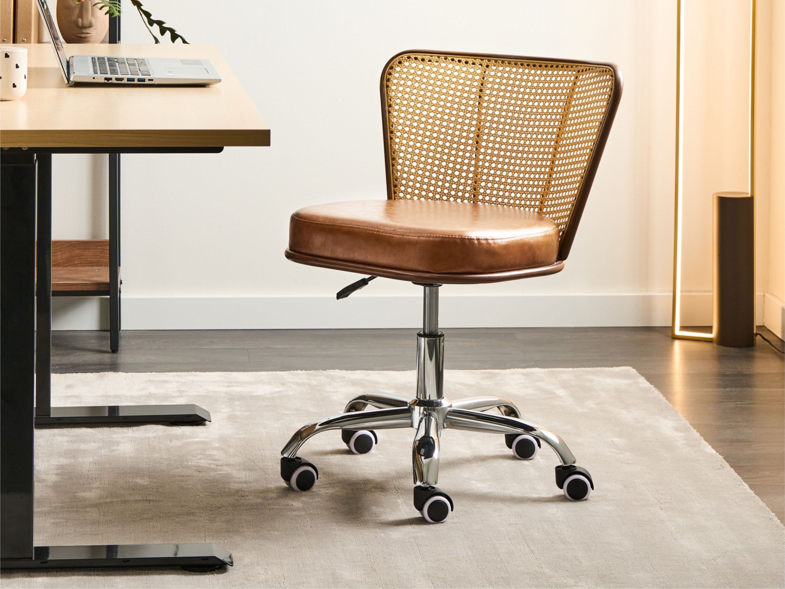 Uredska stolica Berwyn 2782