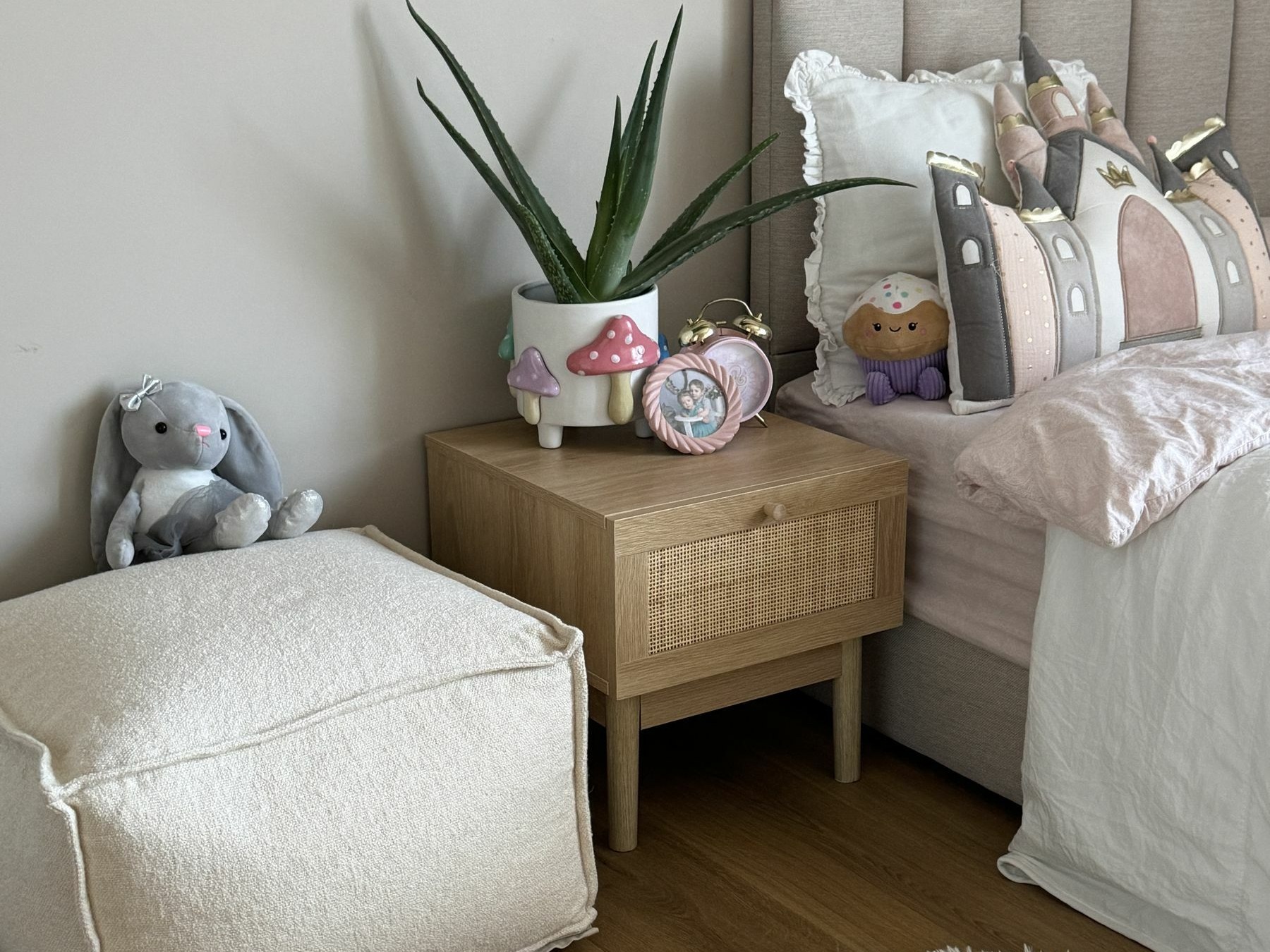 Noćni ormarić Berwyn 2660