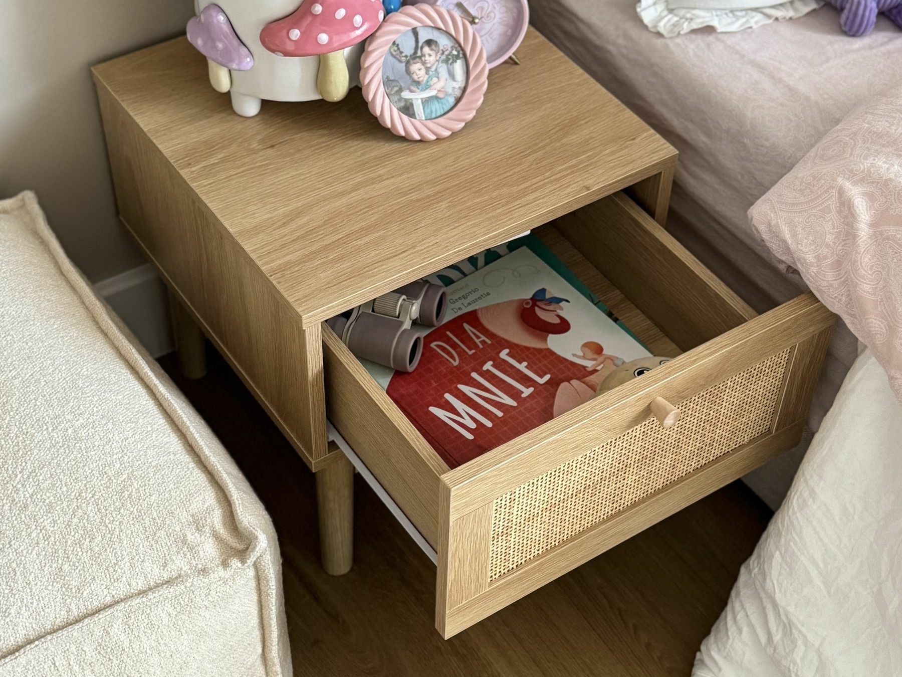 Noćni ormarić Berwyn 2660