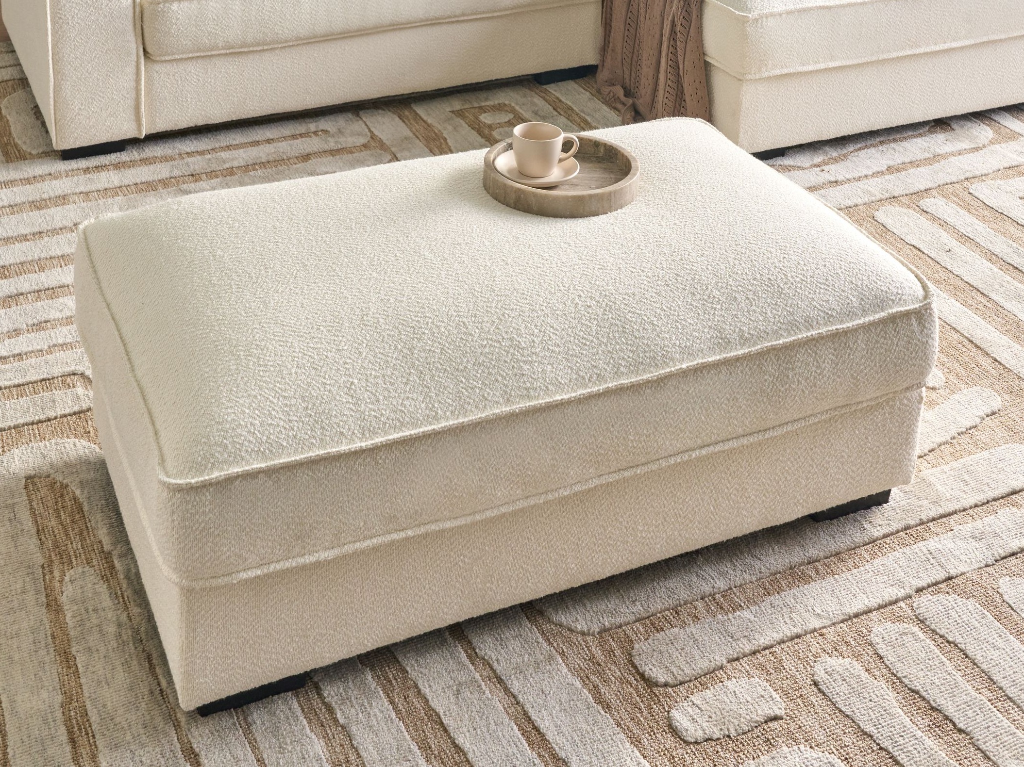 Tapecirana klupa Berwyn 2860 (Bijela)